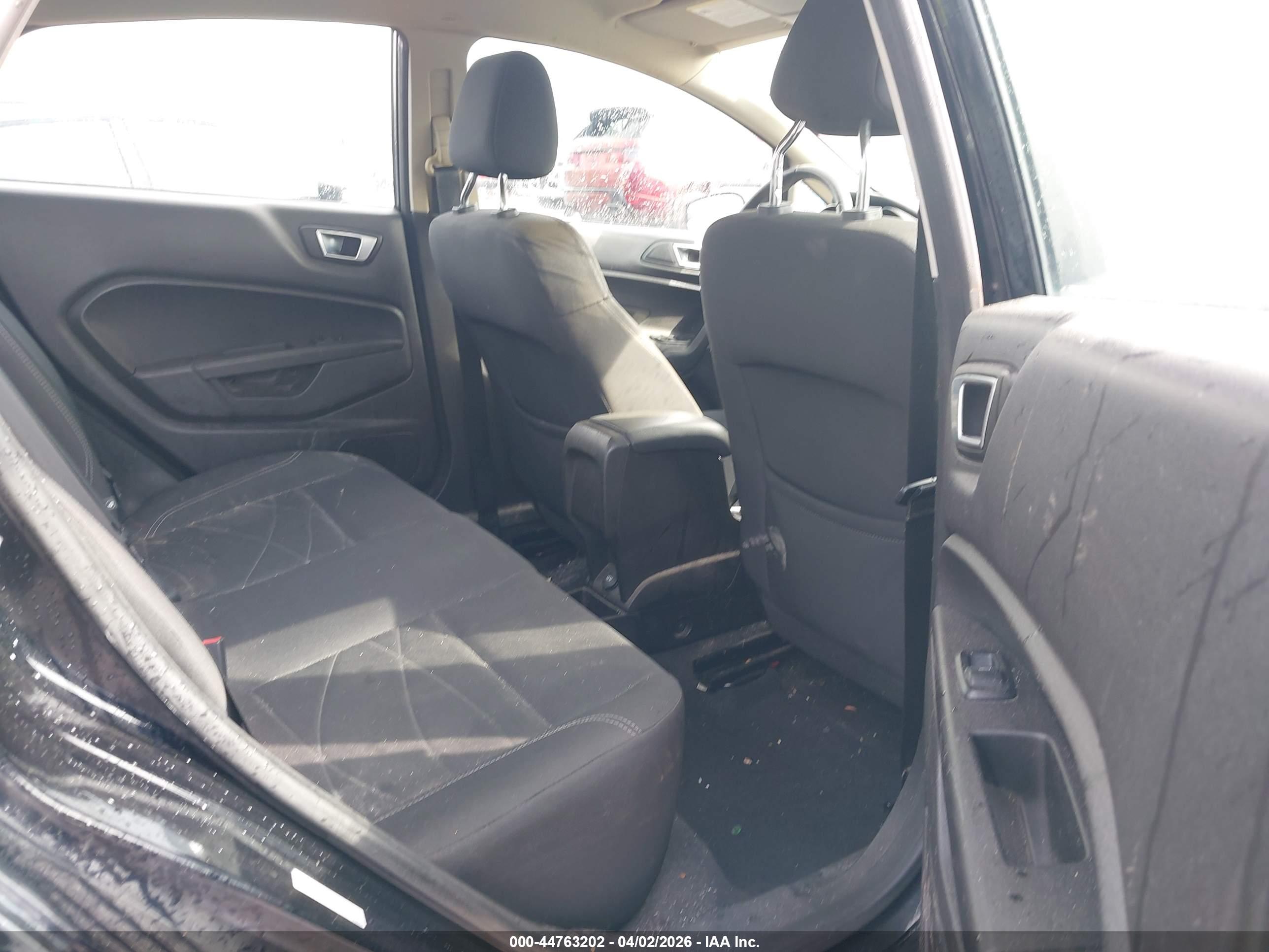 FORD FIESTA image 8