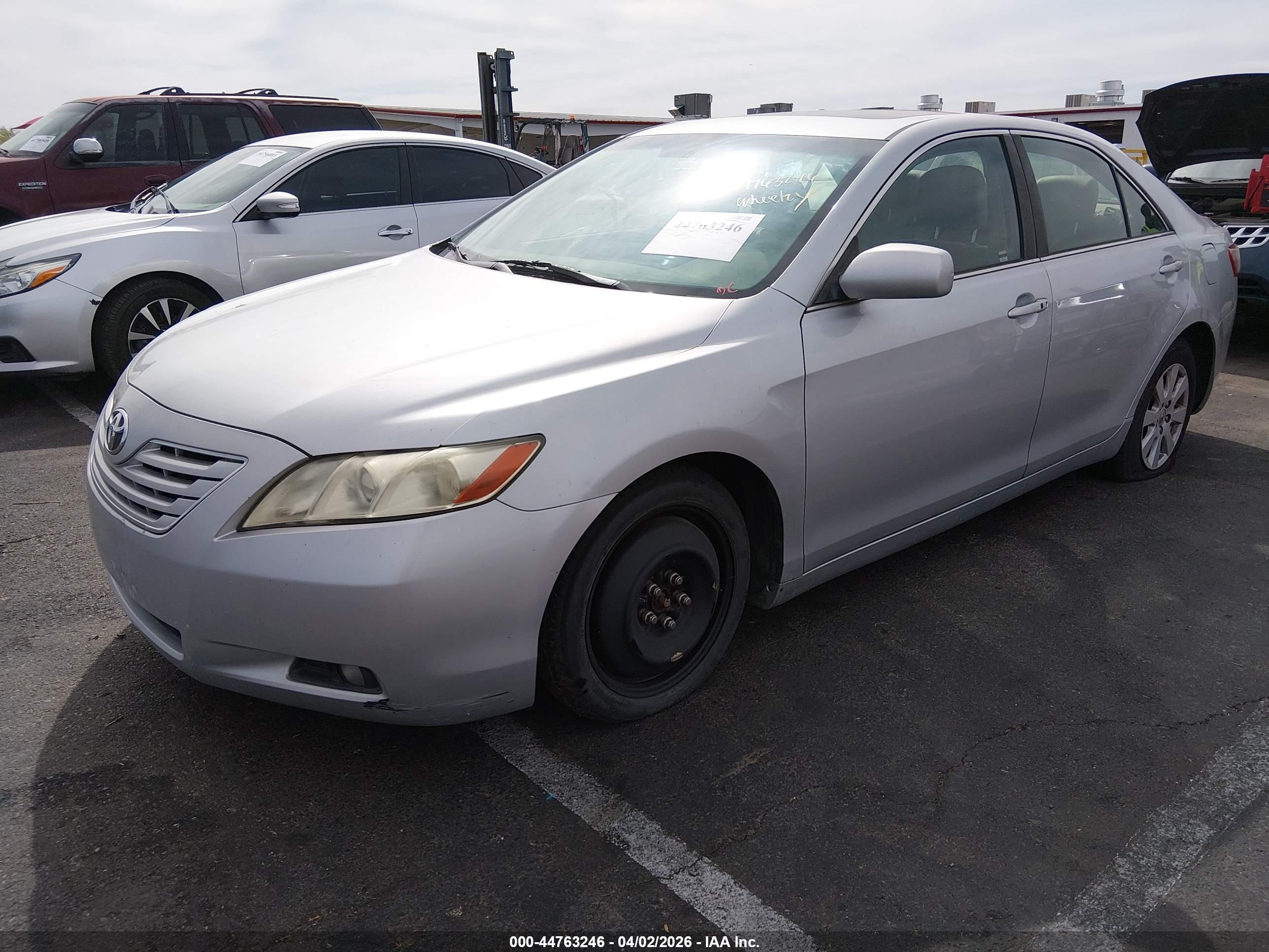 TOYOTA CAMRY image 2