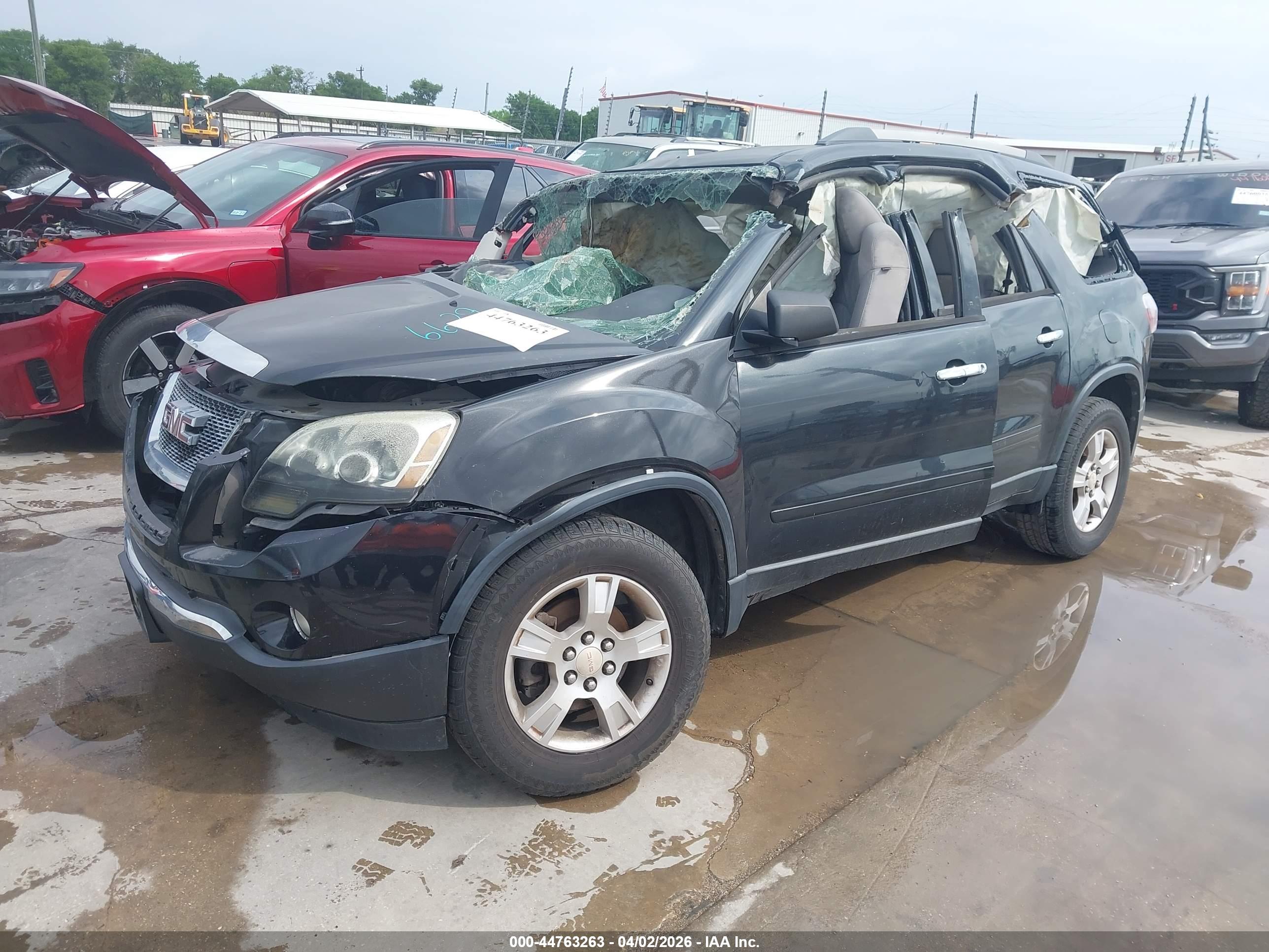 GMC ACADIA image 2