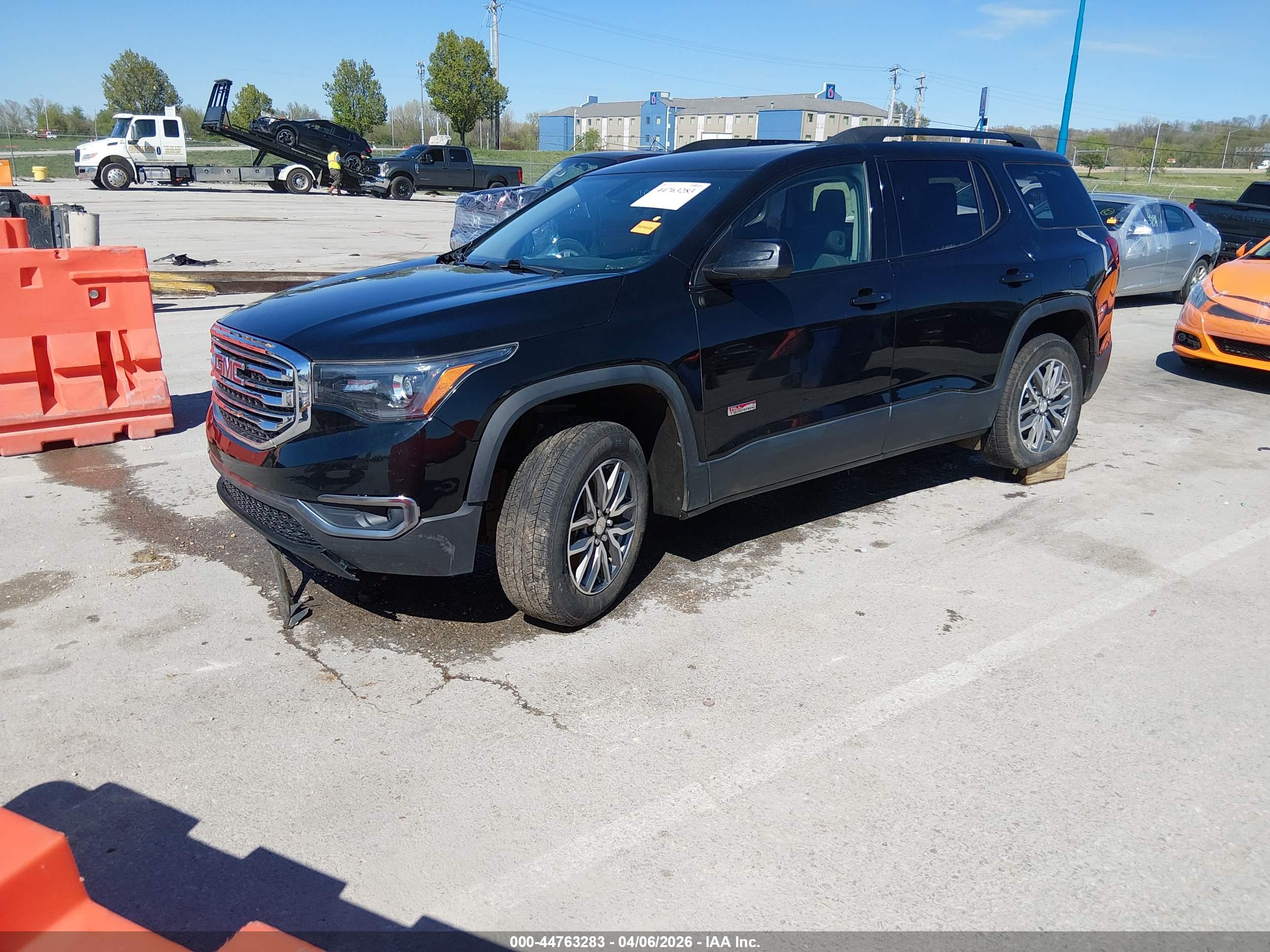GMC ACADIA image 2