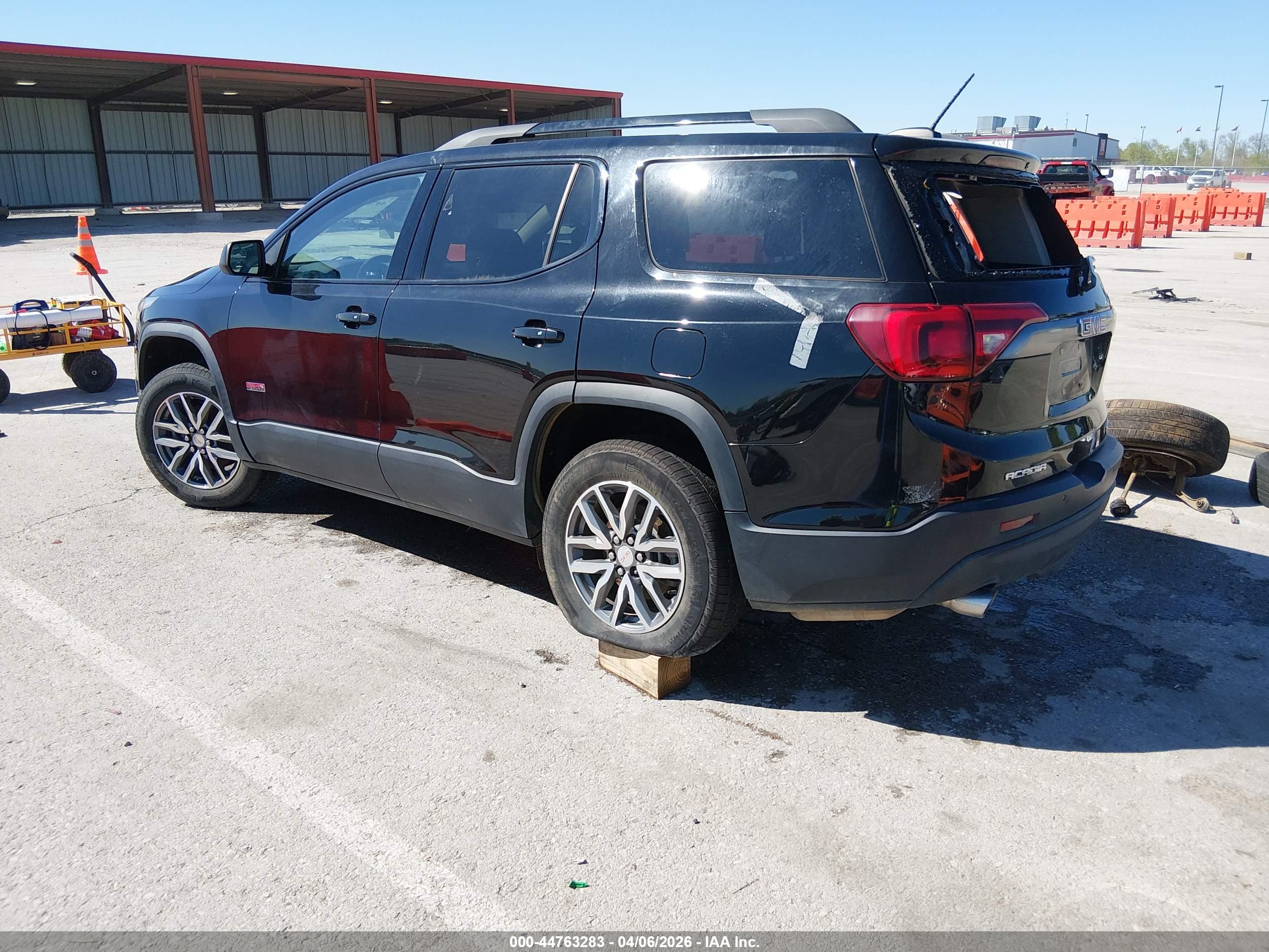 GMC ACADIA image 3