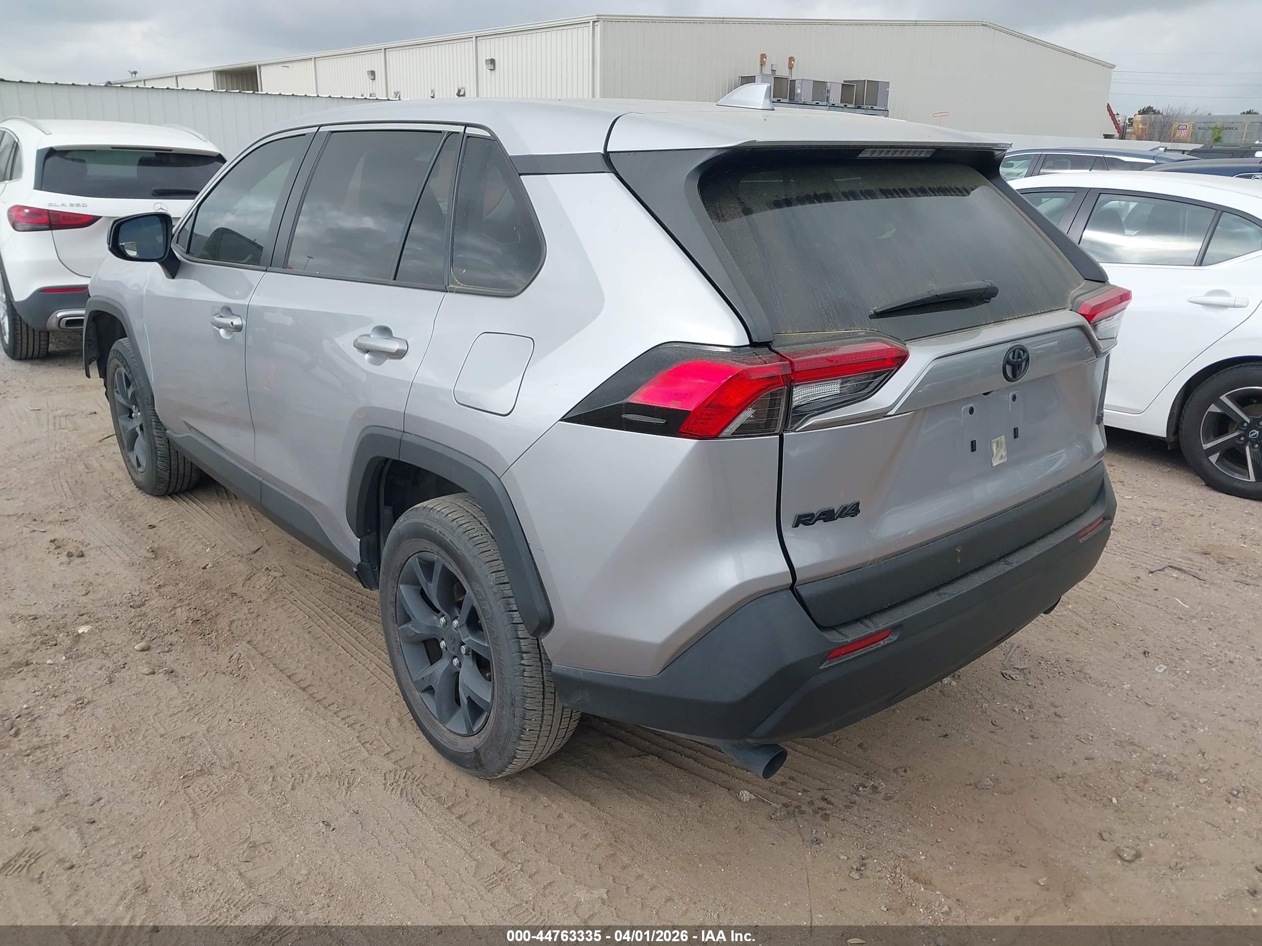 TOYOTA RAV4 image 3