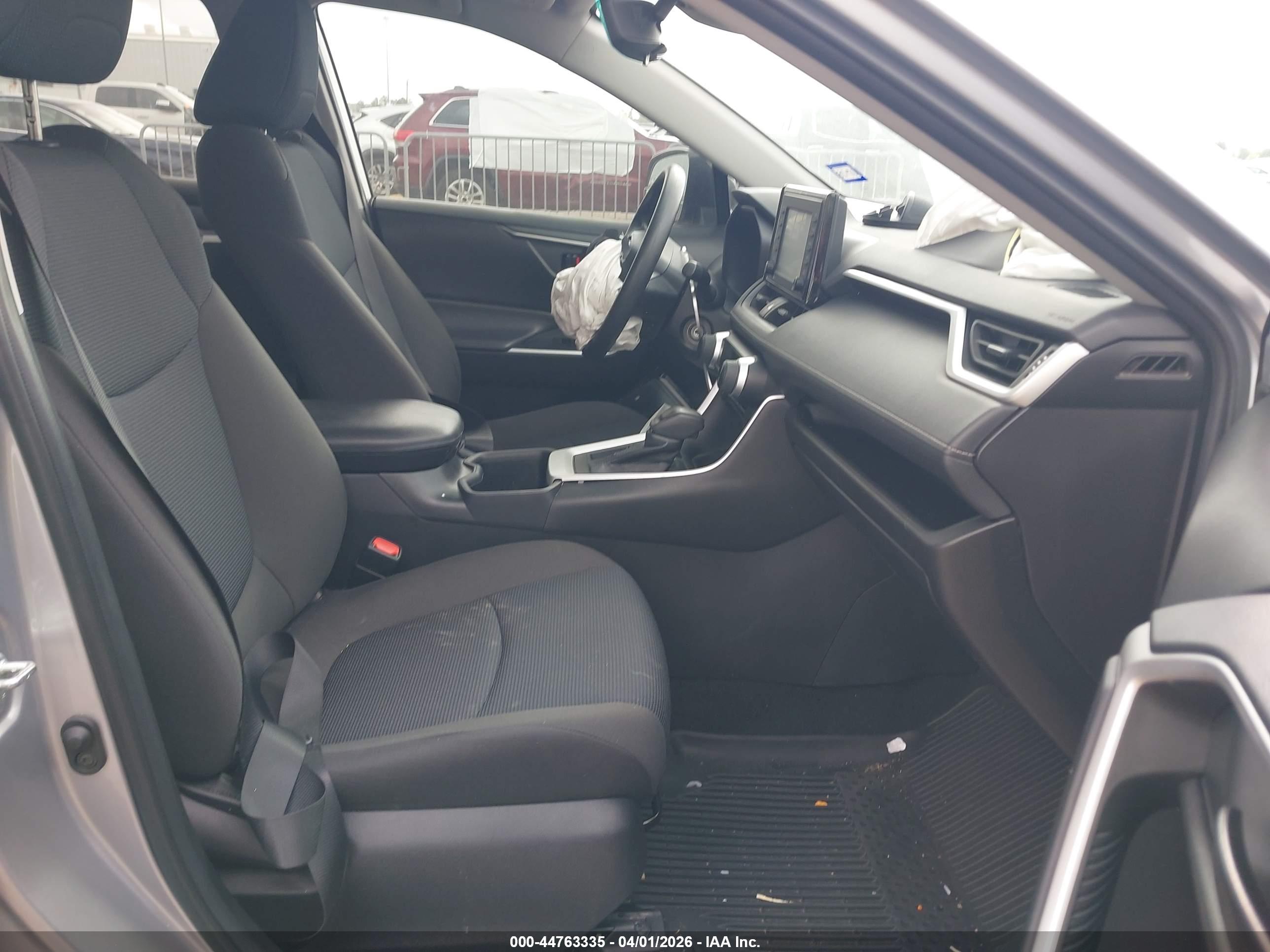 TOYOTA RAV4 image 5