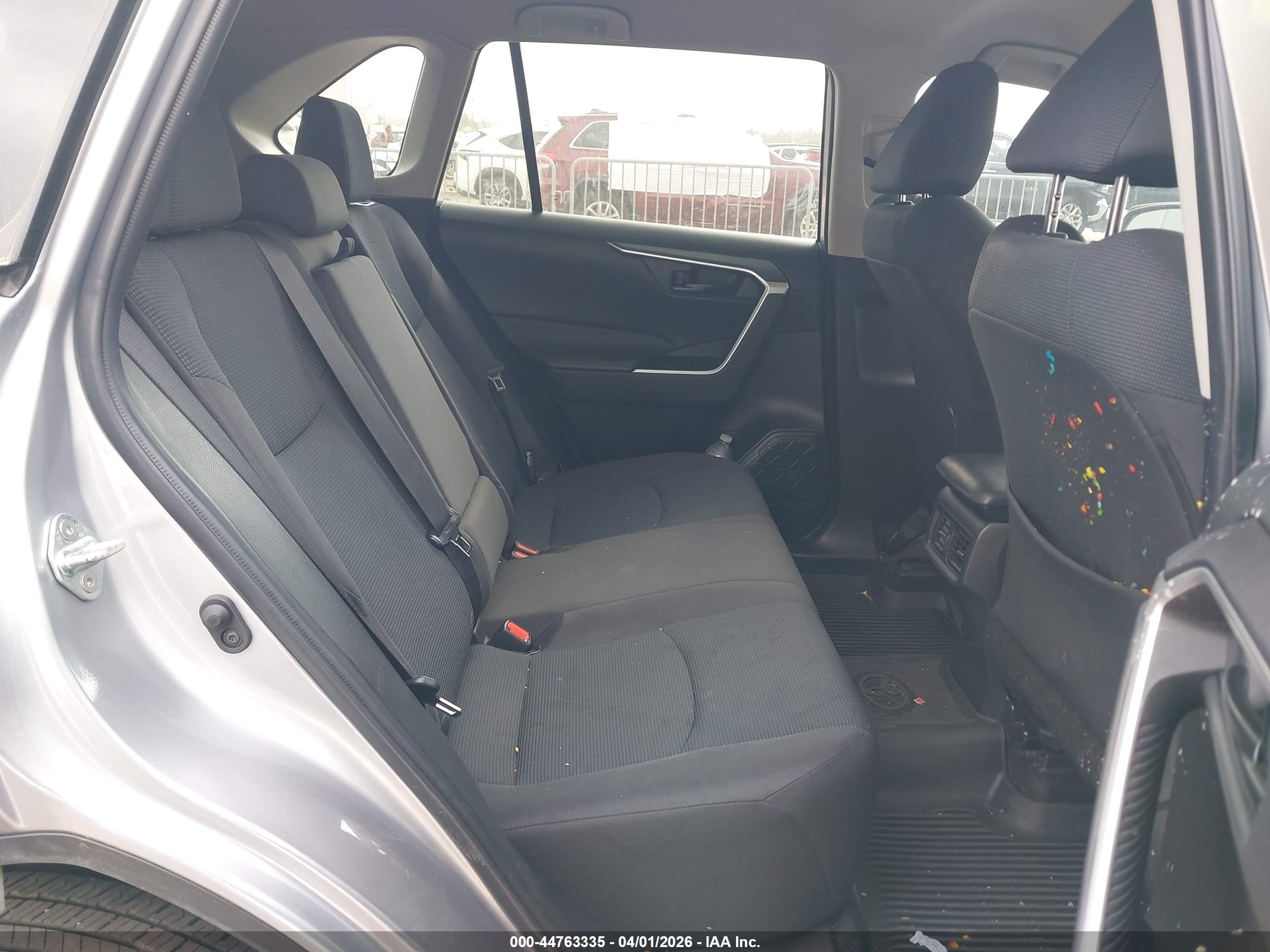 TOYOTA RAV4 image 8