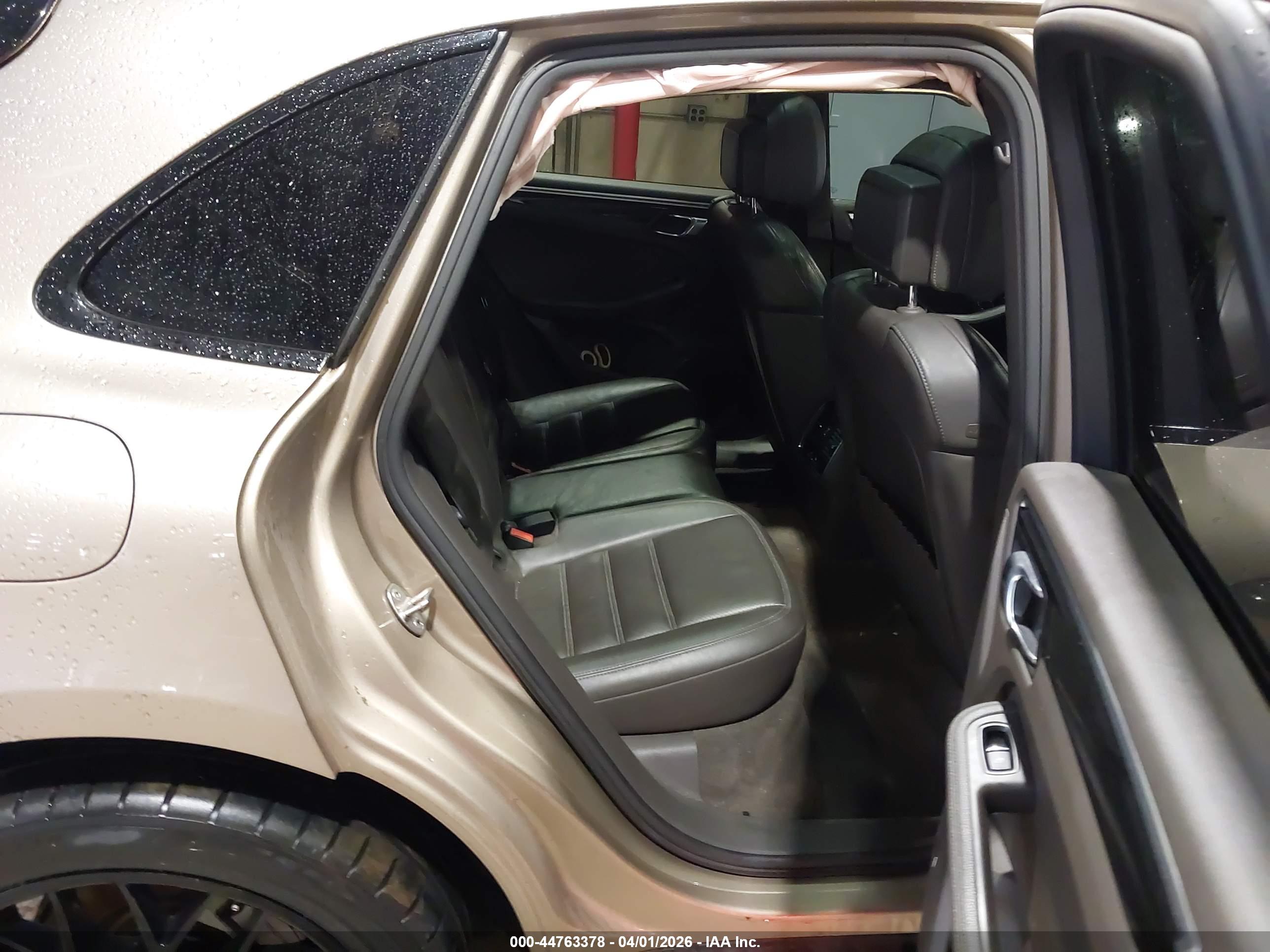 PORSCHE MACAN image 8