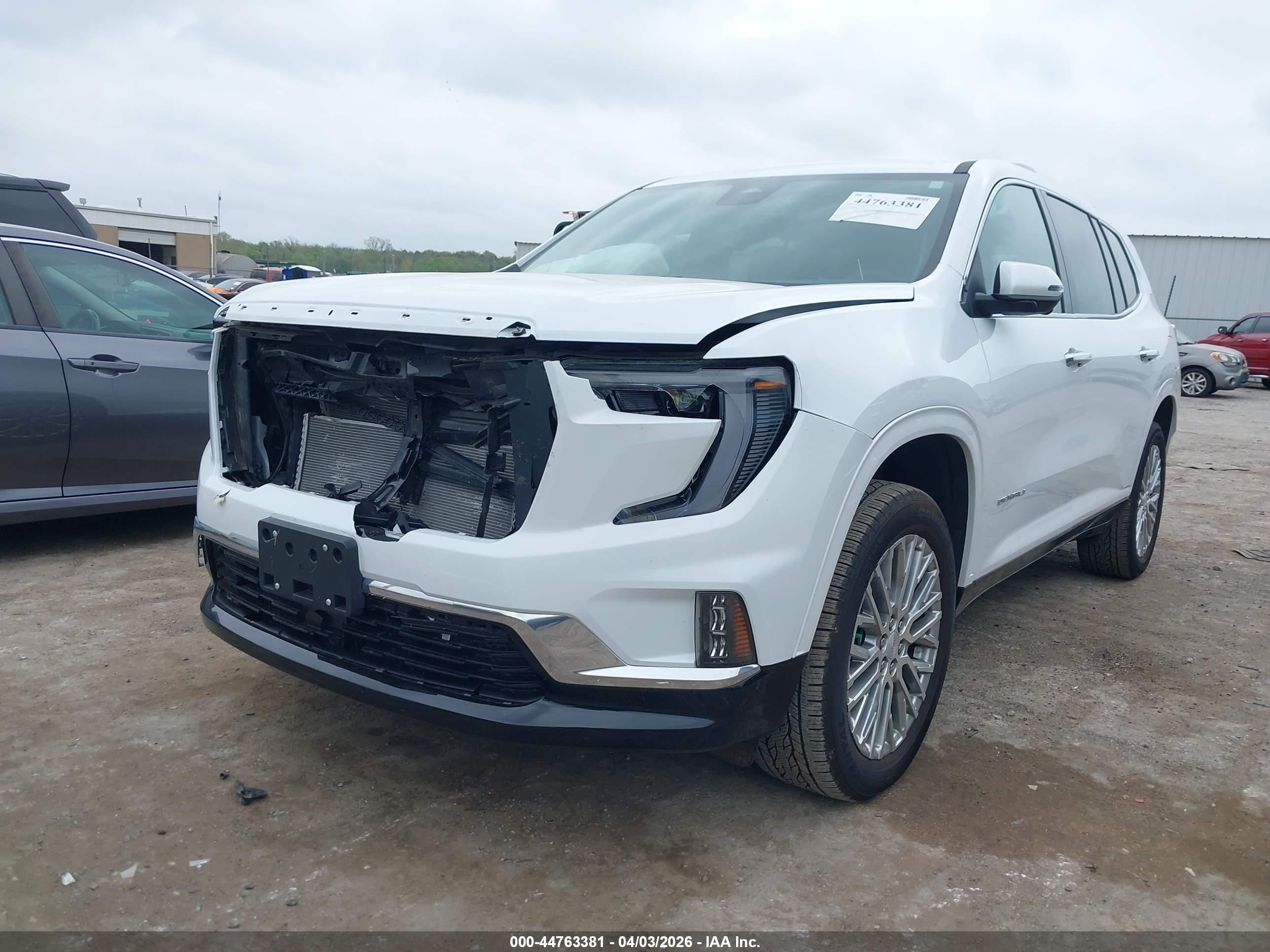 GMC ACADIA image 2