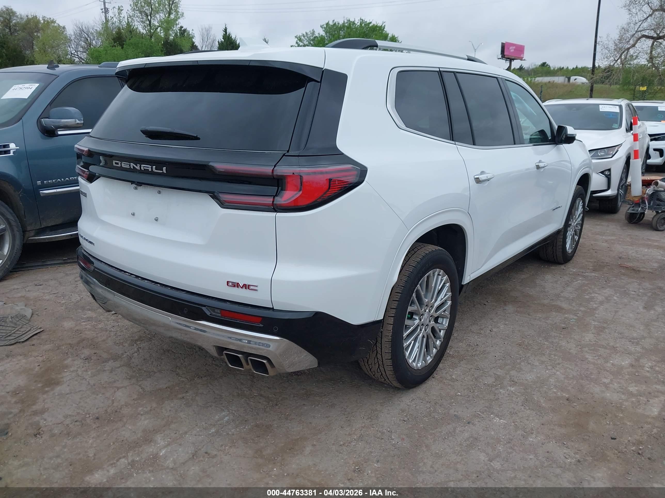 GMC ACADIA image 4