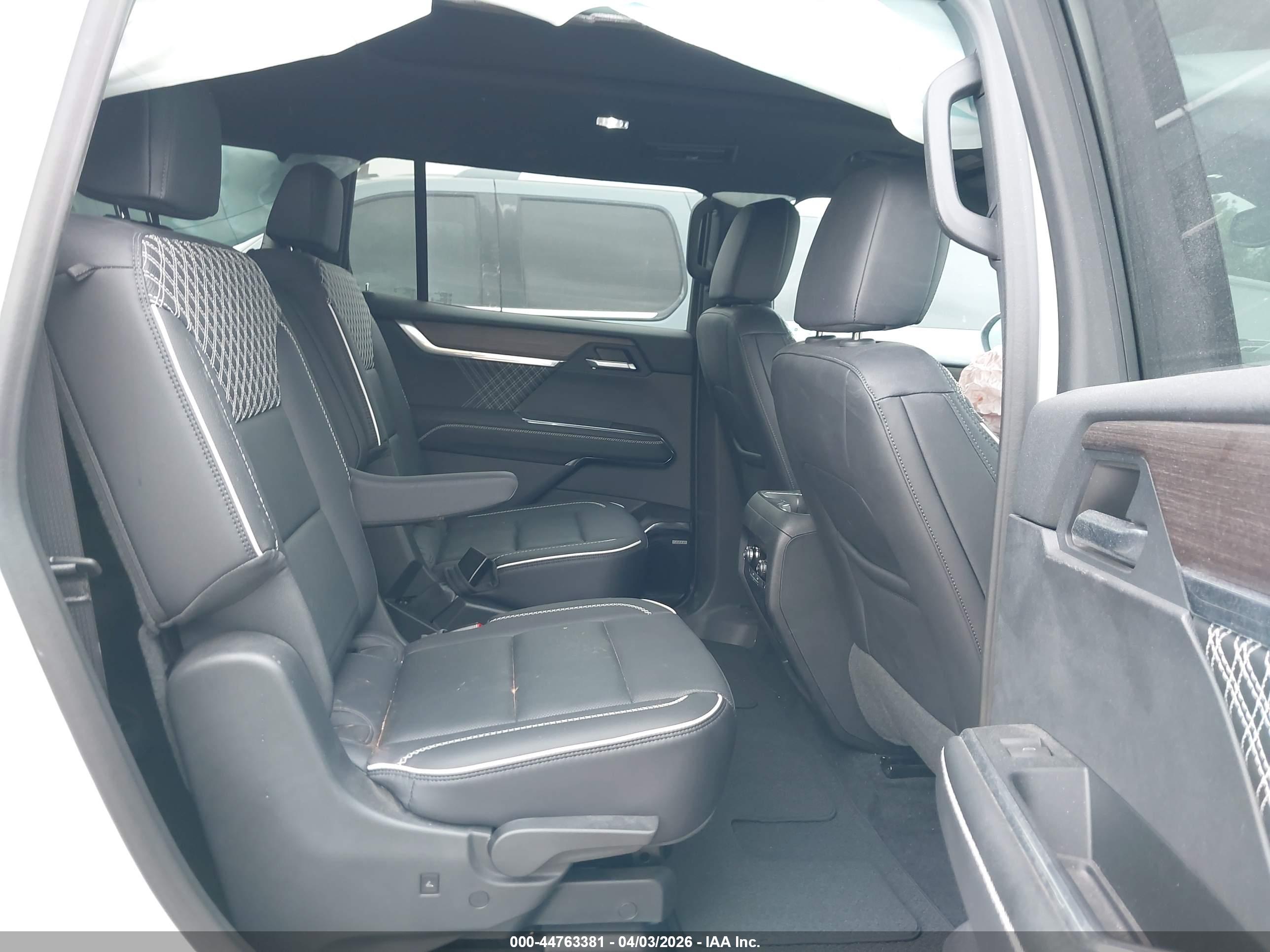 GMC ACADIA image 8