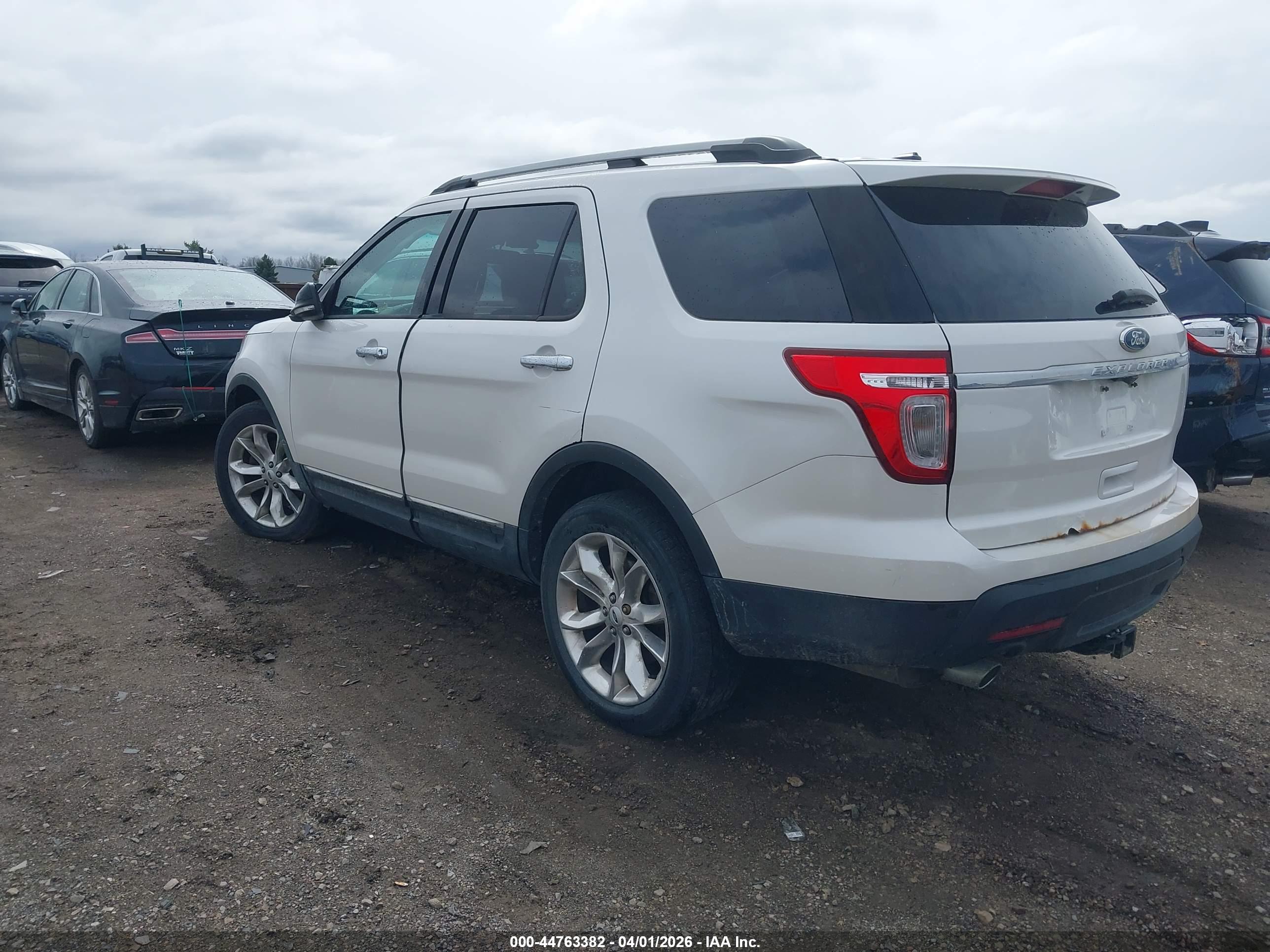 FORD EXPLORER image 3