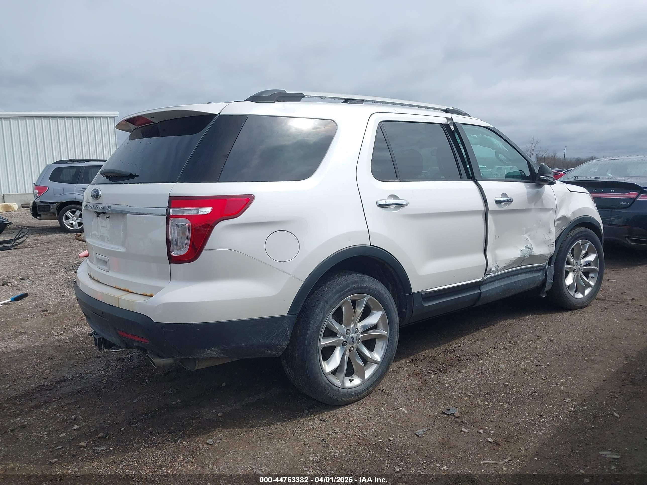 FORD EXPLORER image 4