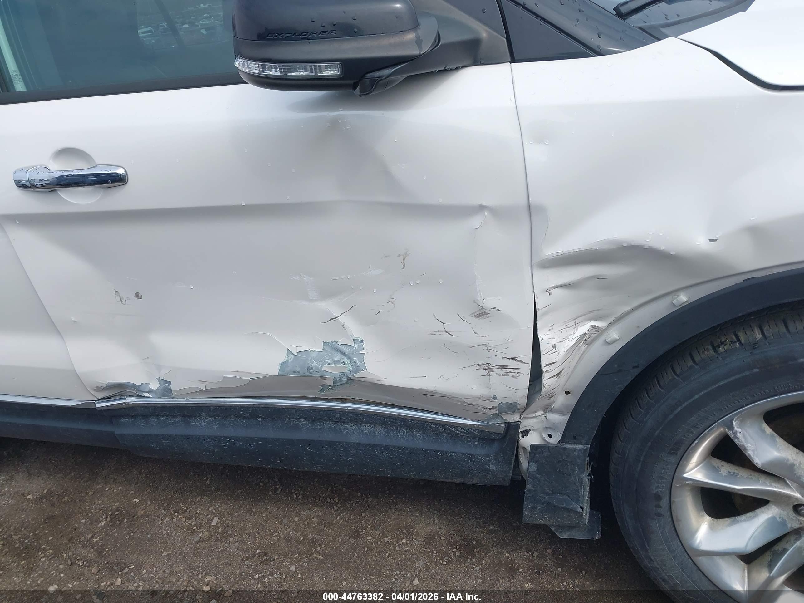 FORD EXPLORER image 6