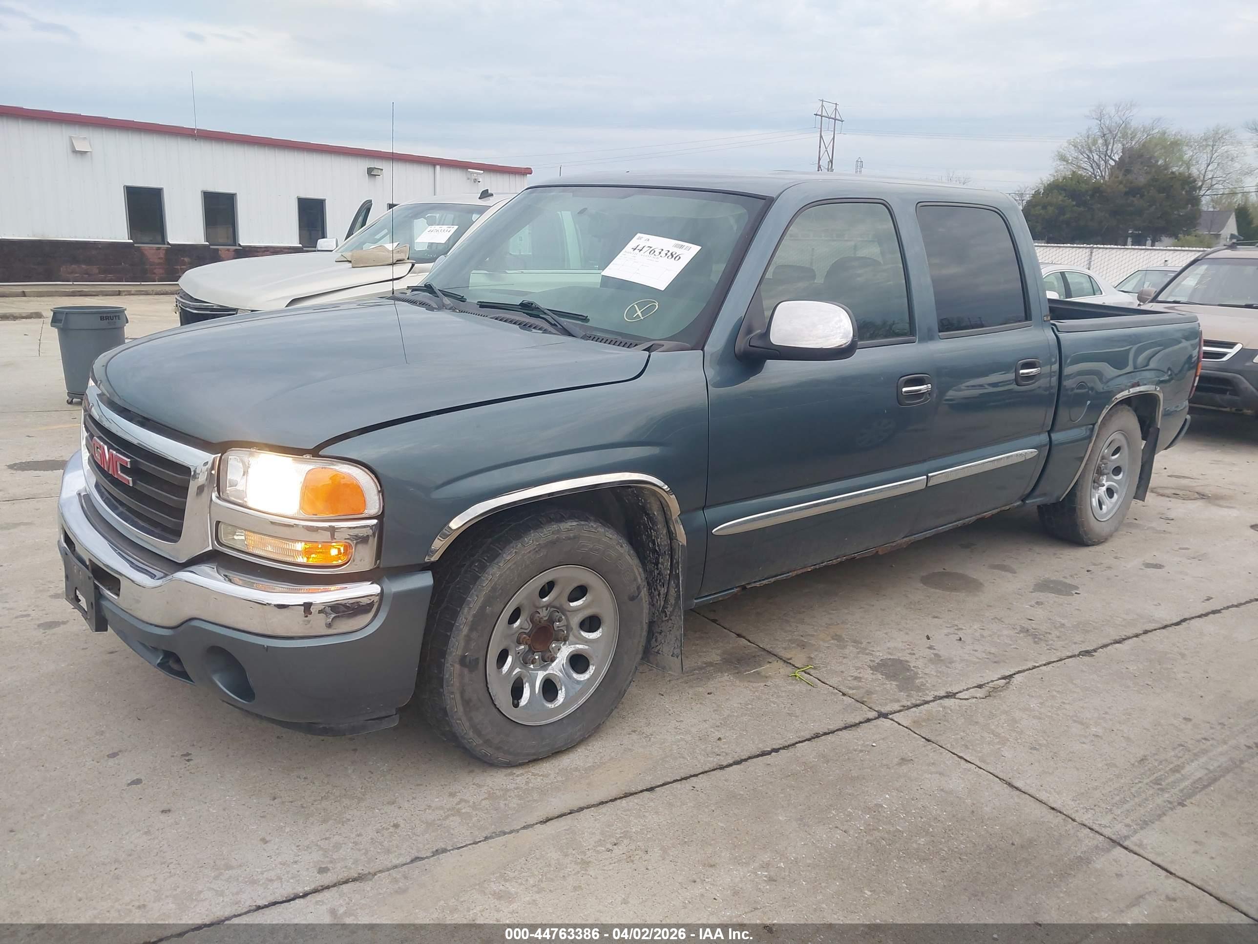 GMC SIERRA image 2