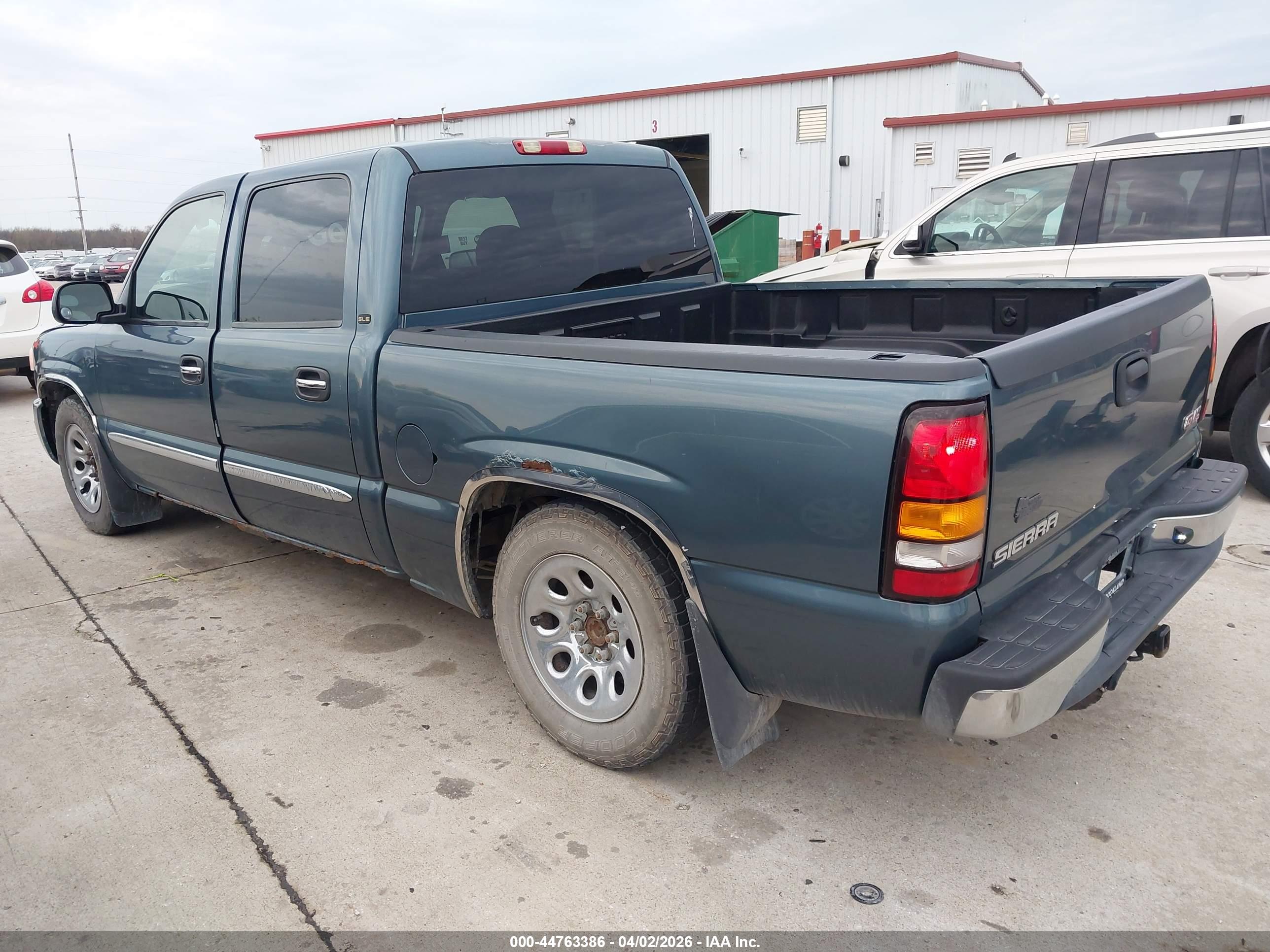 GMC SIERRA image 3