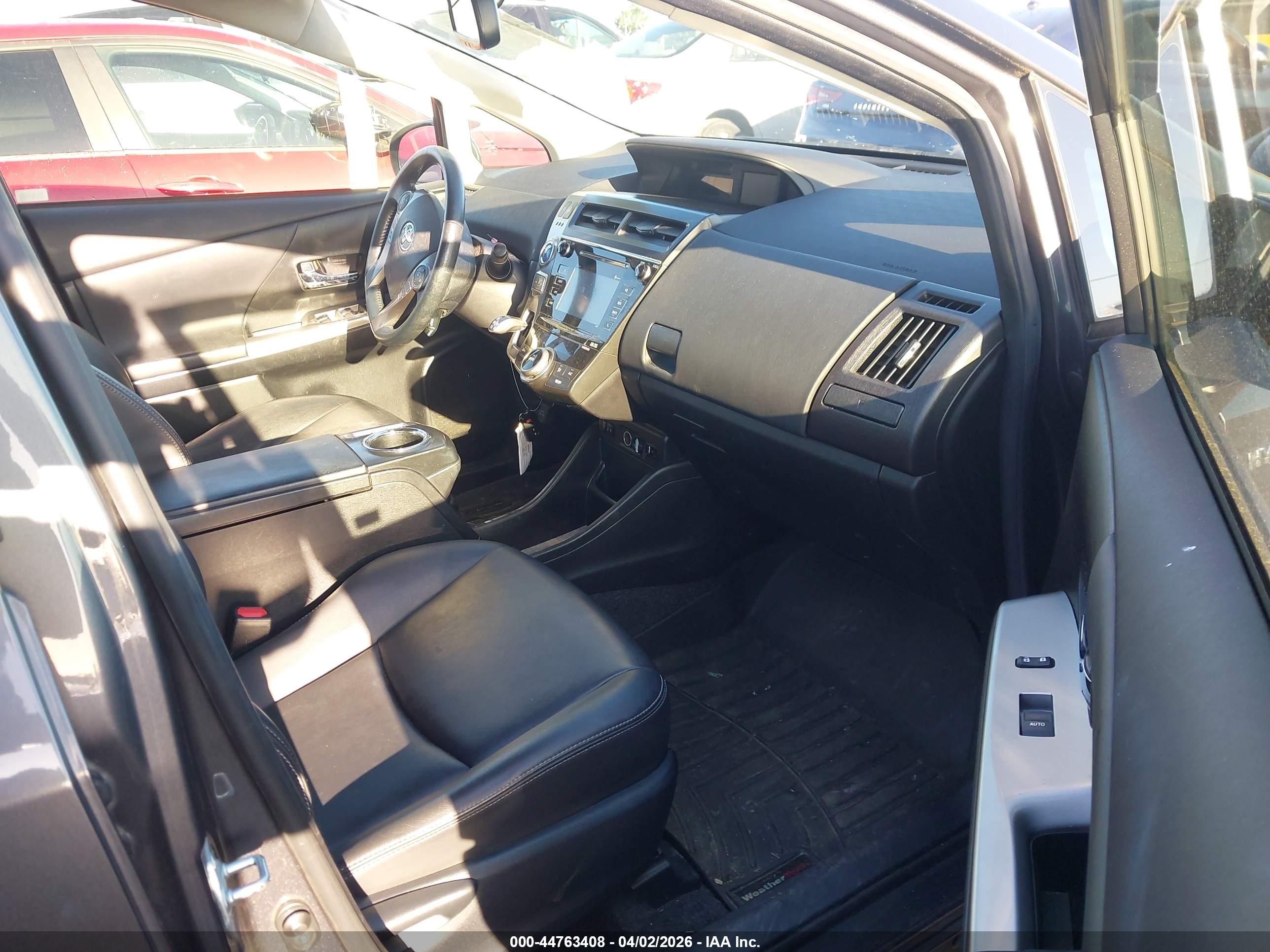 TOYOTA PRIUS image 5
