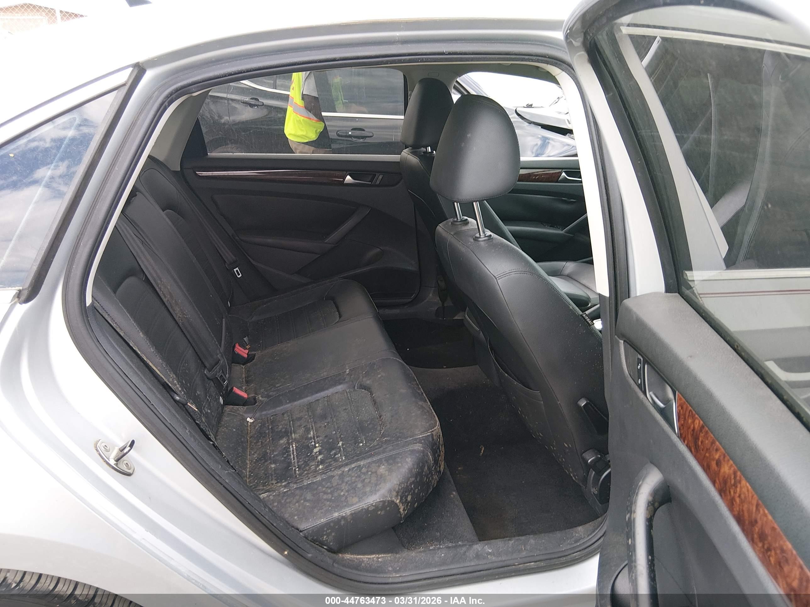 VOLKSWAGEN PASSAT image 8