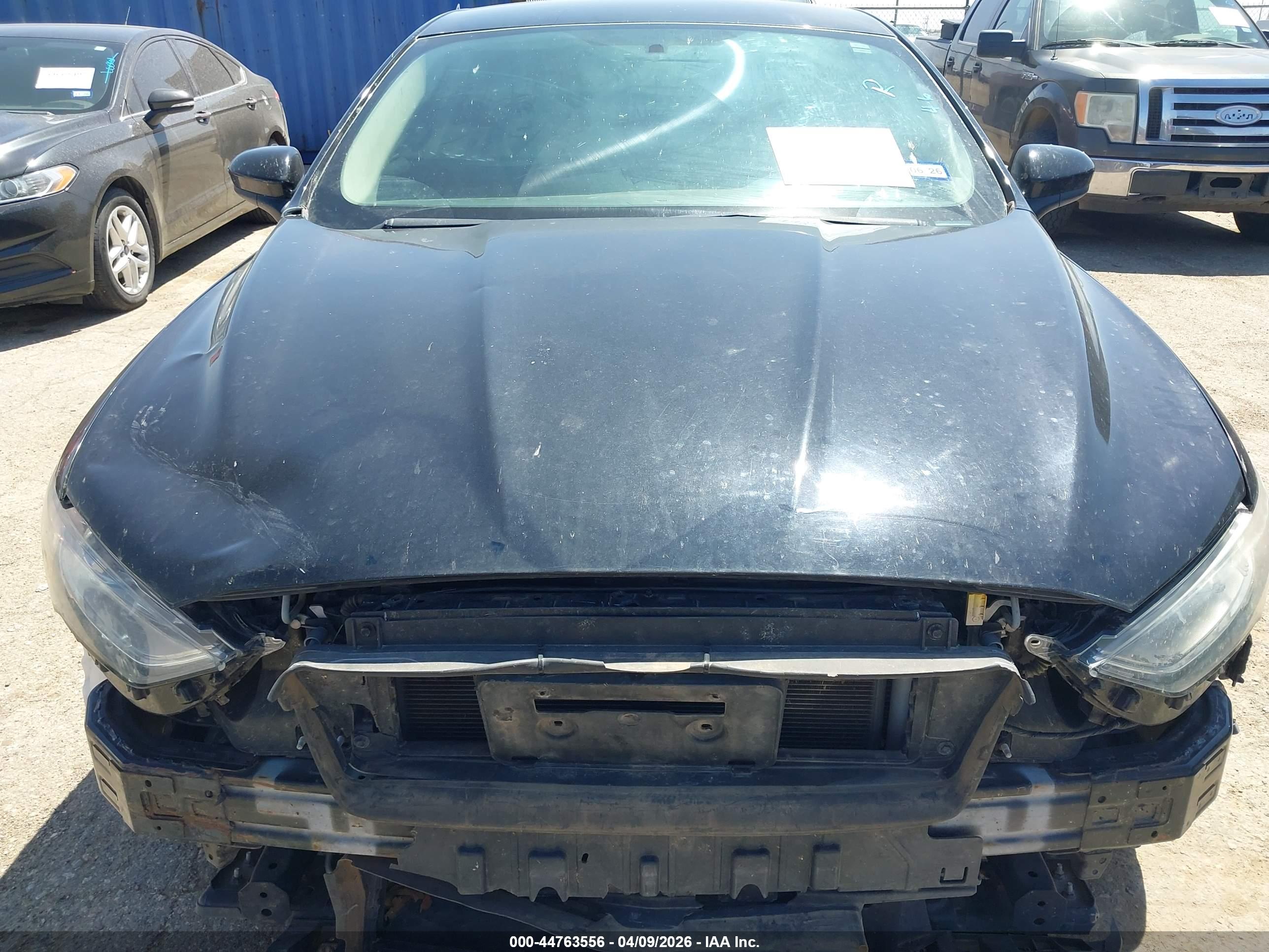 FORD FUSION image 10