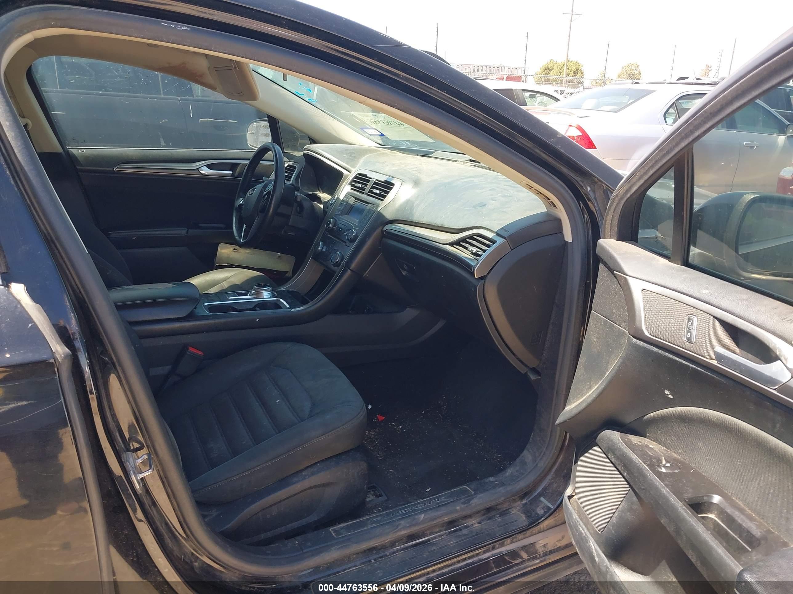 FORD FUSION image 5