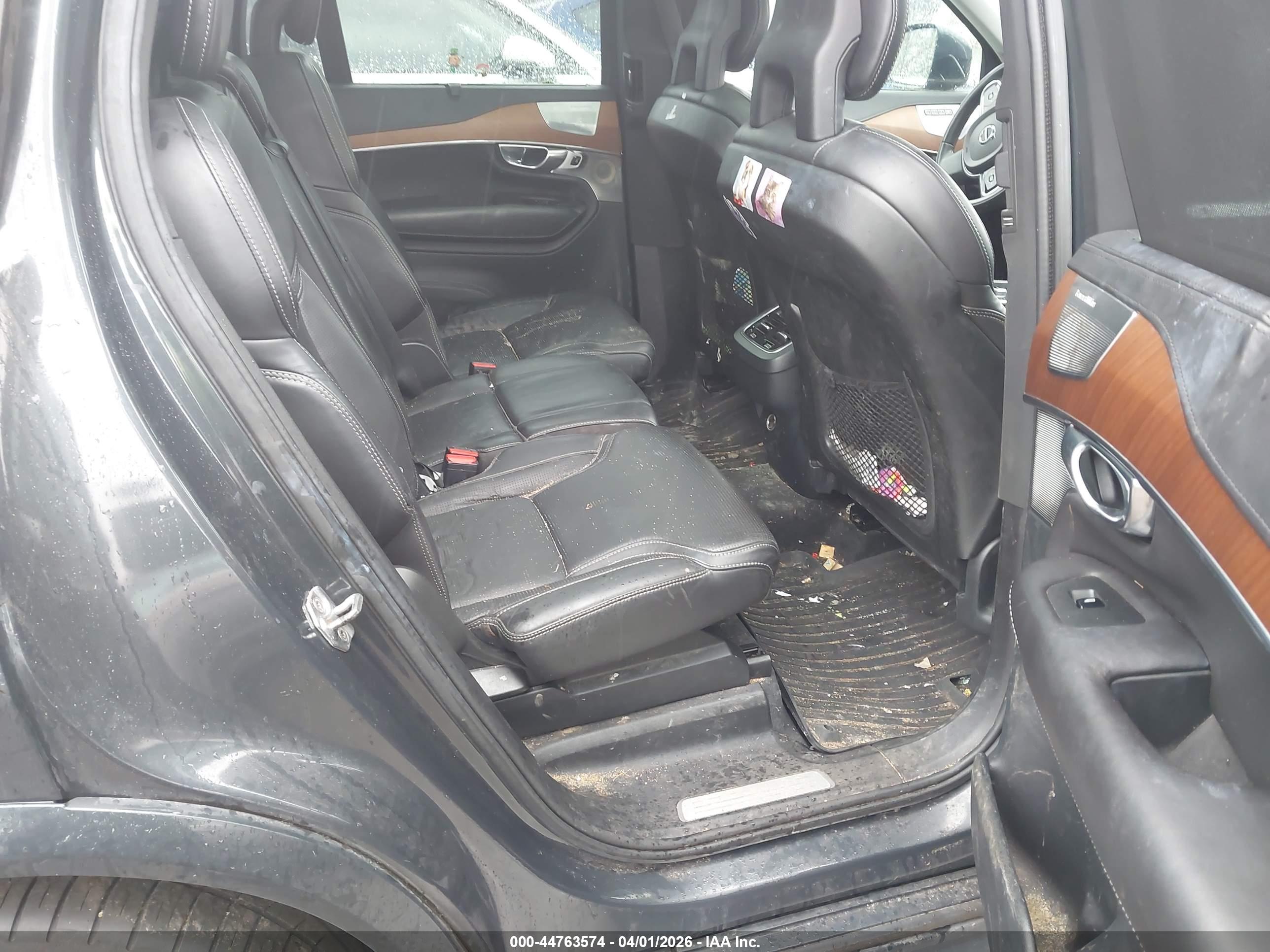 VOLVO XC90 image 8