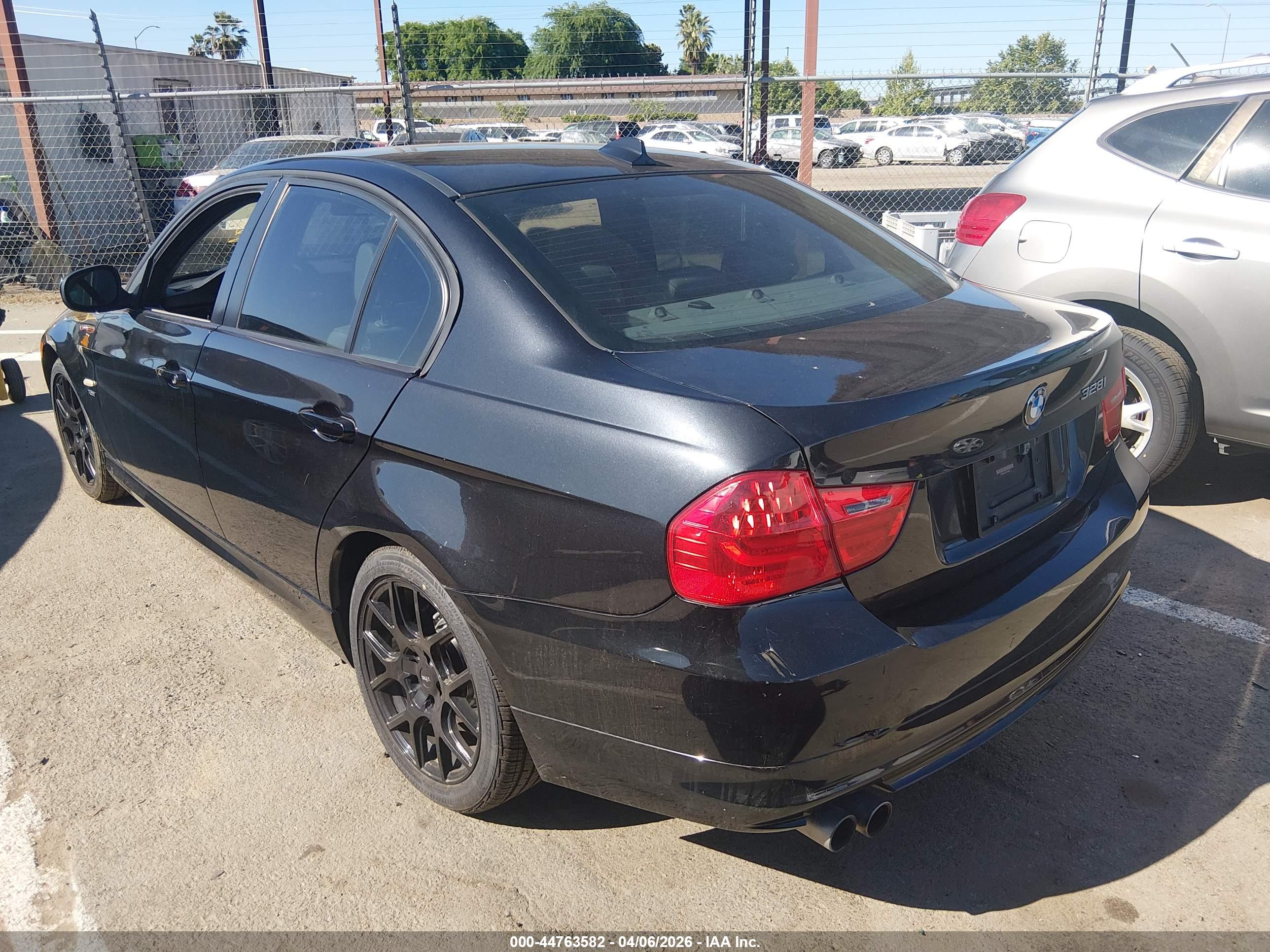 BMW 328I image 3