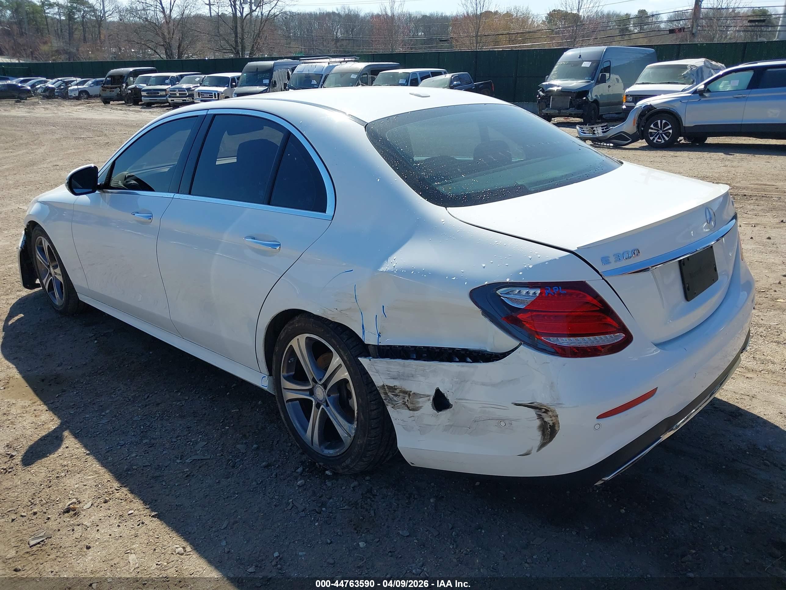 MERCEDES-BENZ E image 3