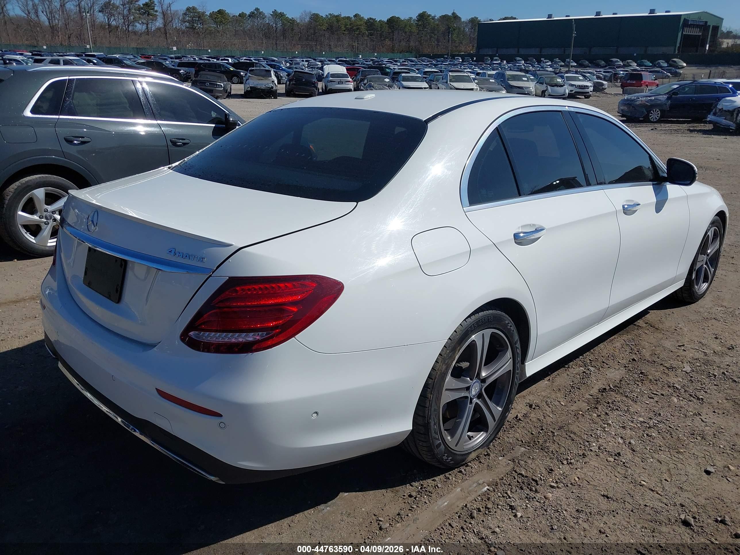 MERCEDES-BENZ E image 4