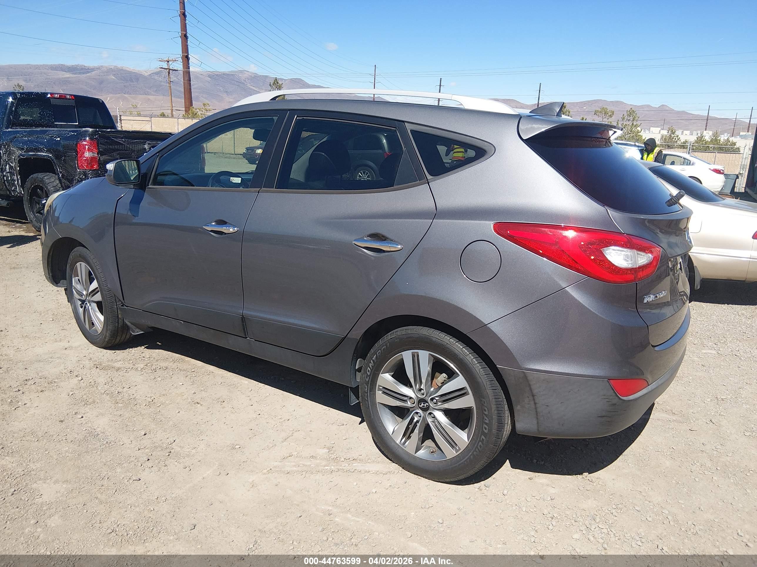 HYUNDAI TUCSON image 3