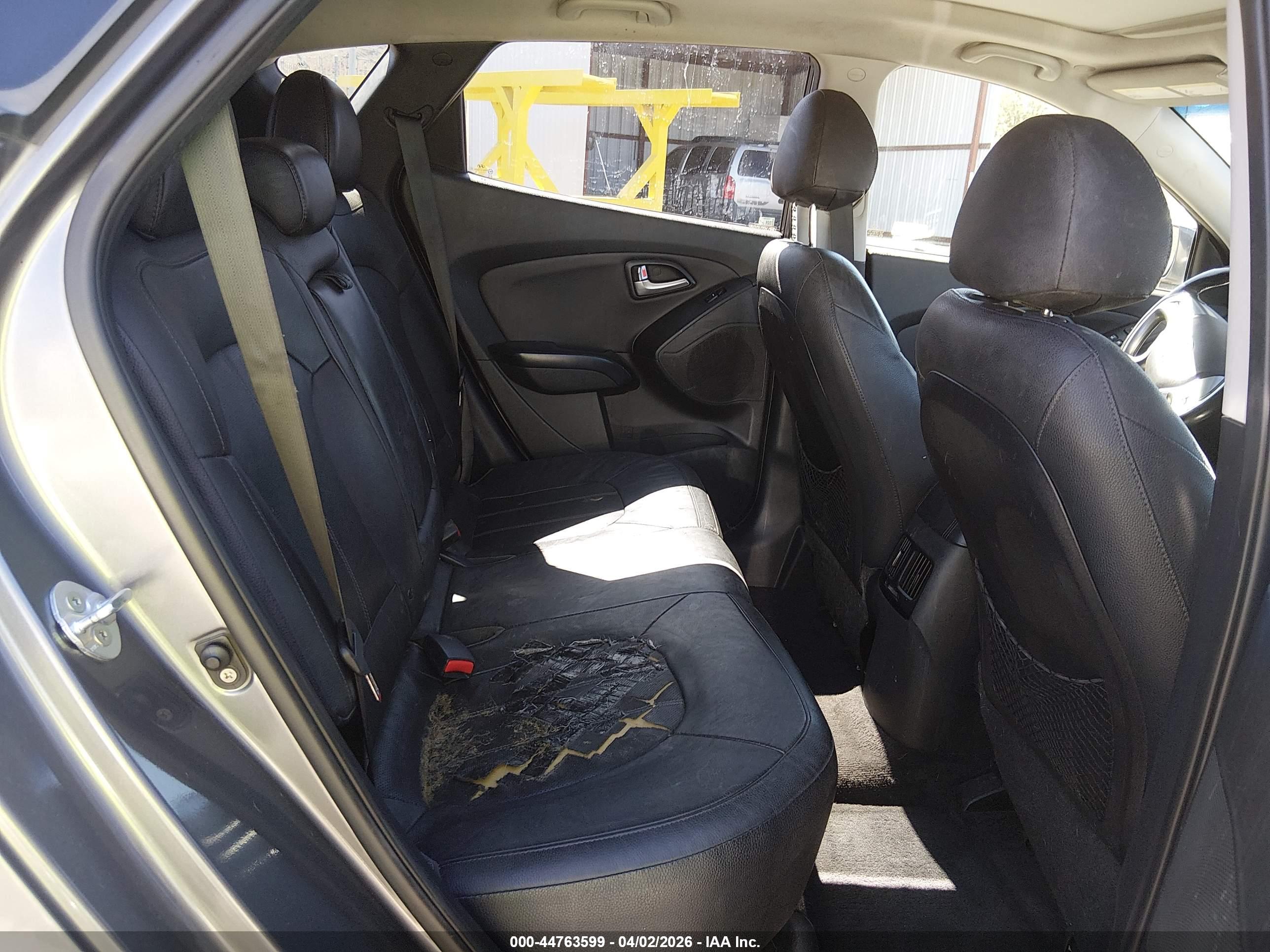 HYUNDAI TUCSON image 8