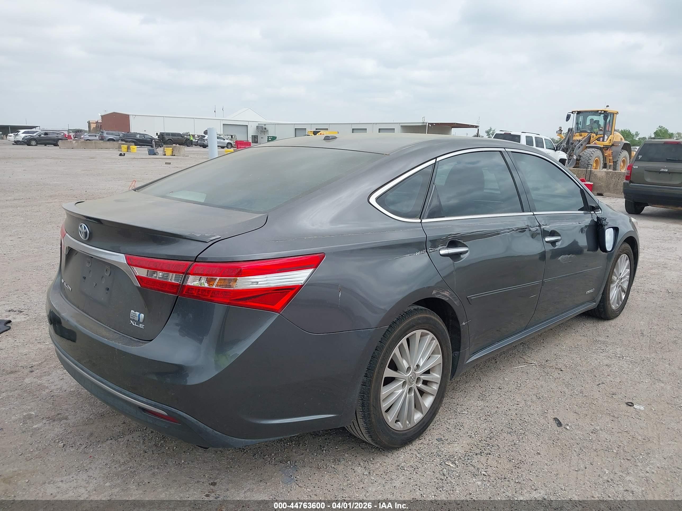 TOYOTA AVALON image 4