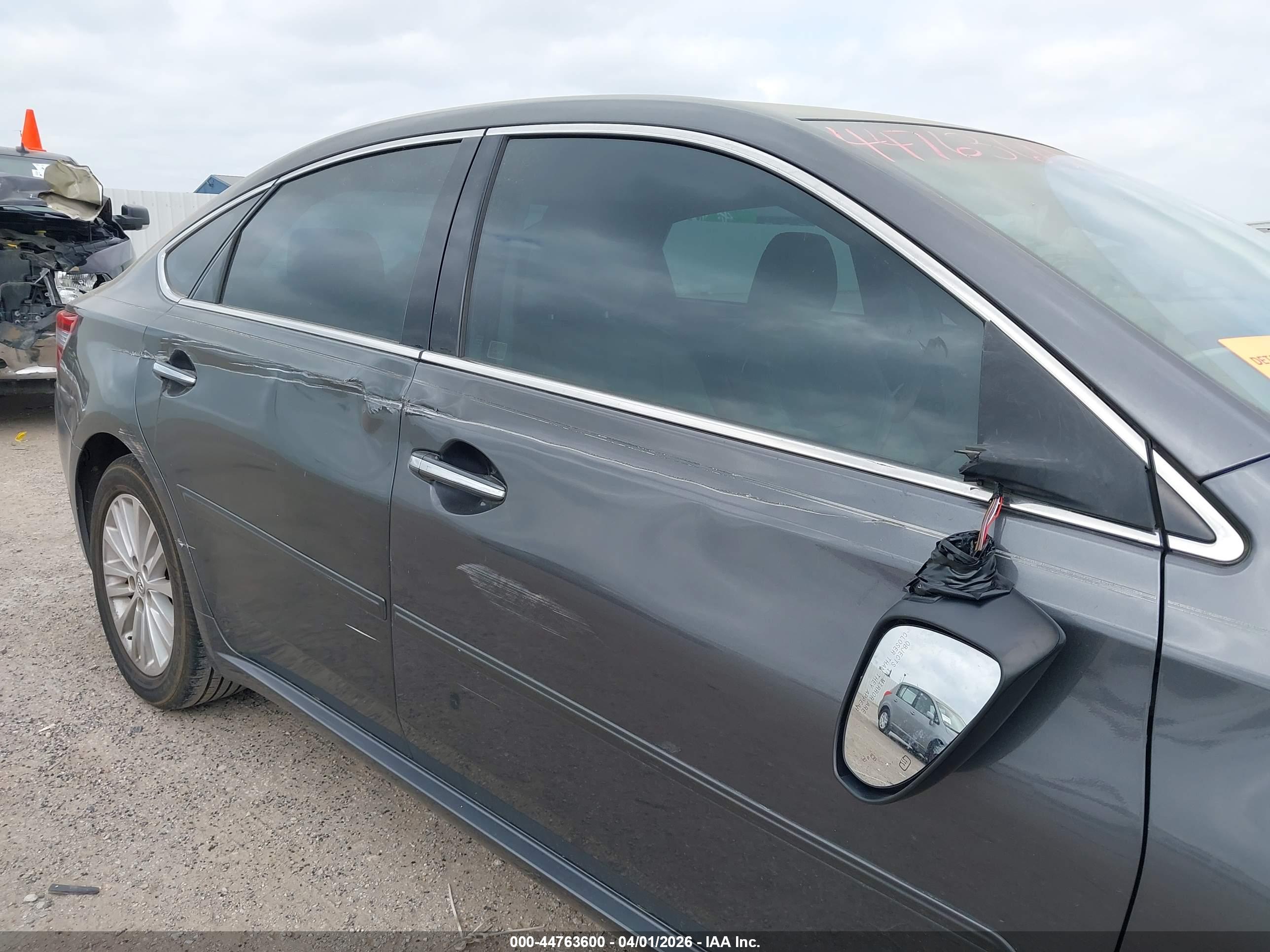 TOYOTA AVALON image 6