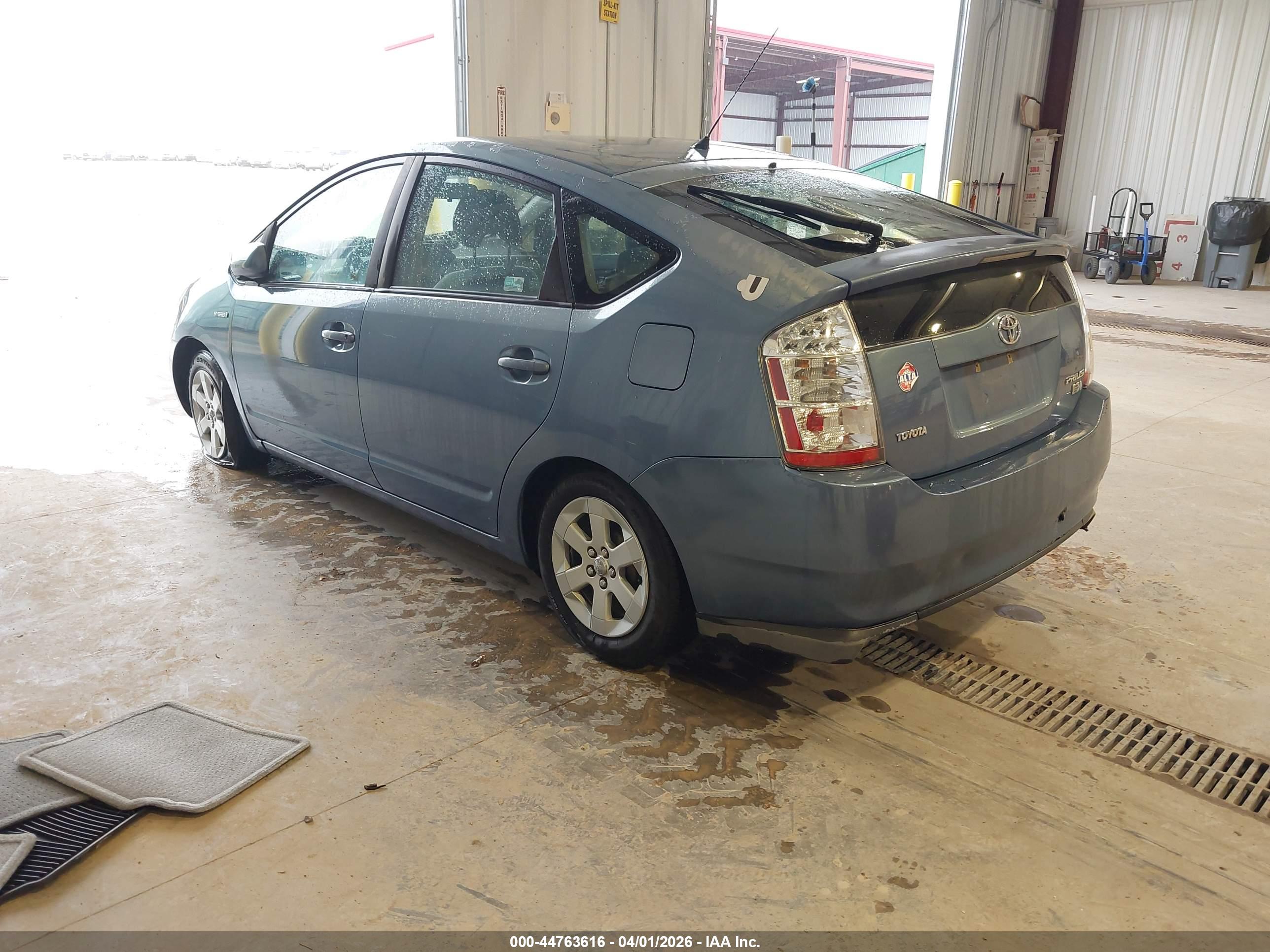 TOYOTA PRIUS image 3