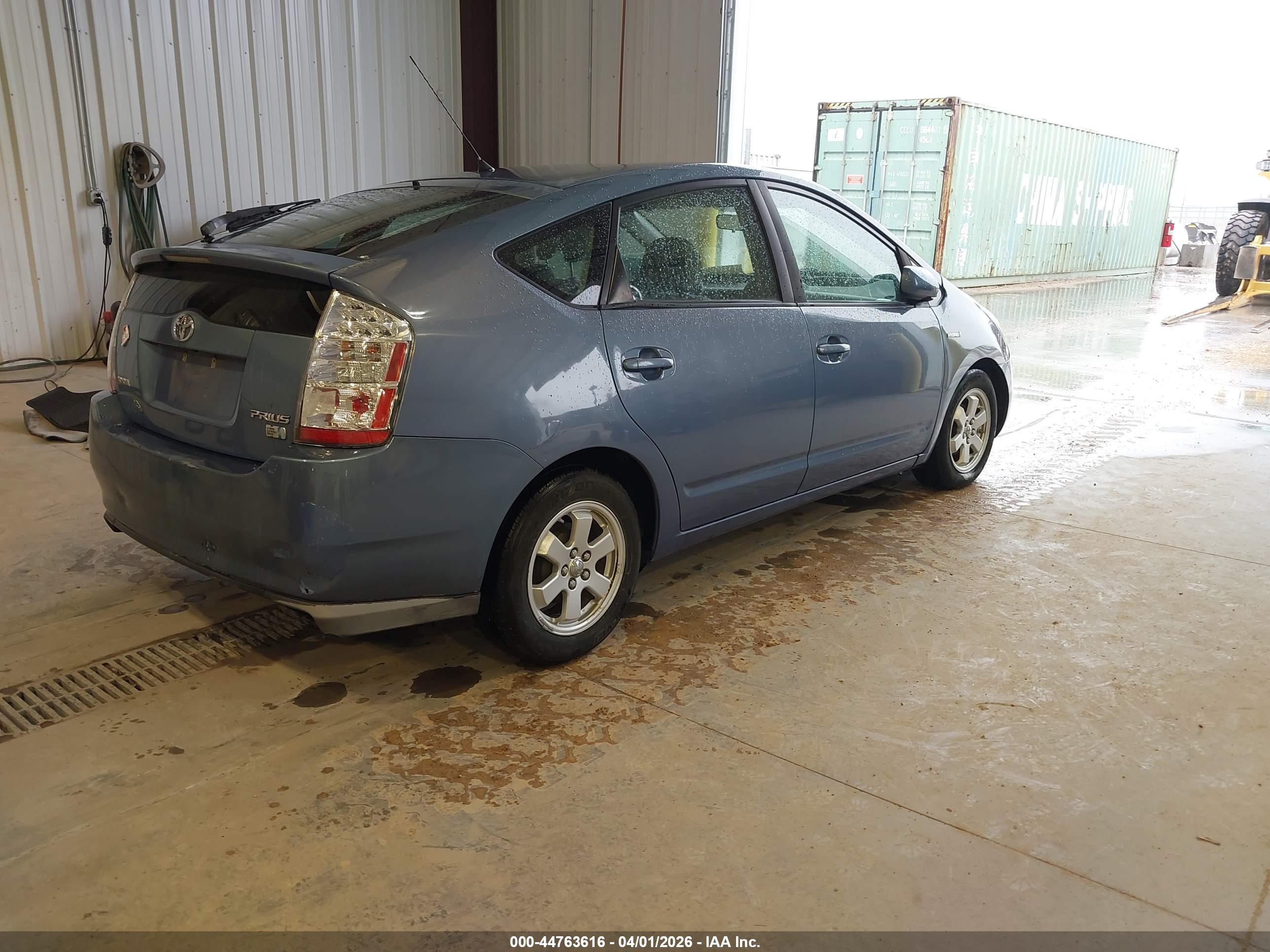 TOYOTA PRIUS image 4