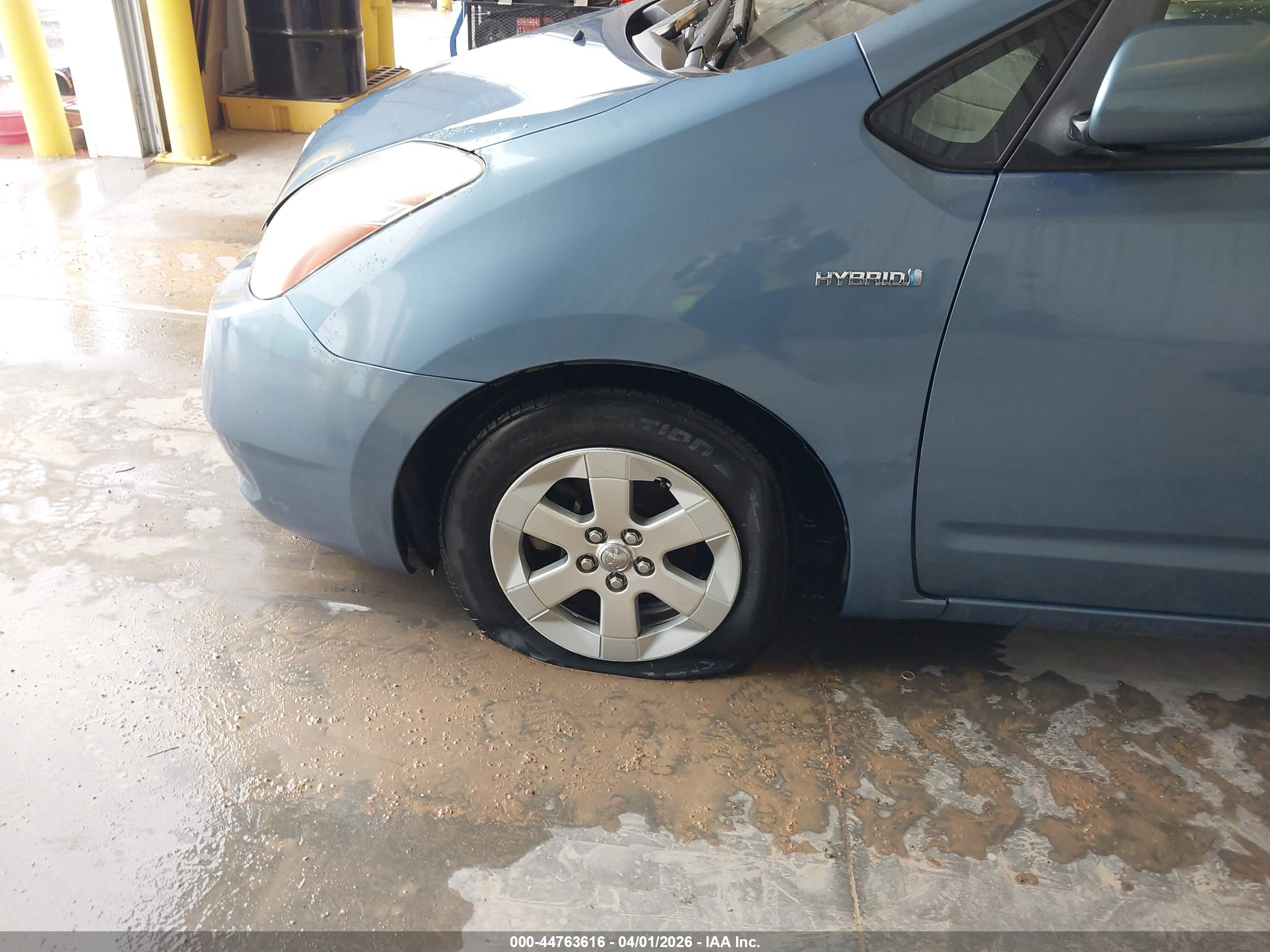 TOYOTA PRIUS image 6