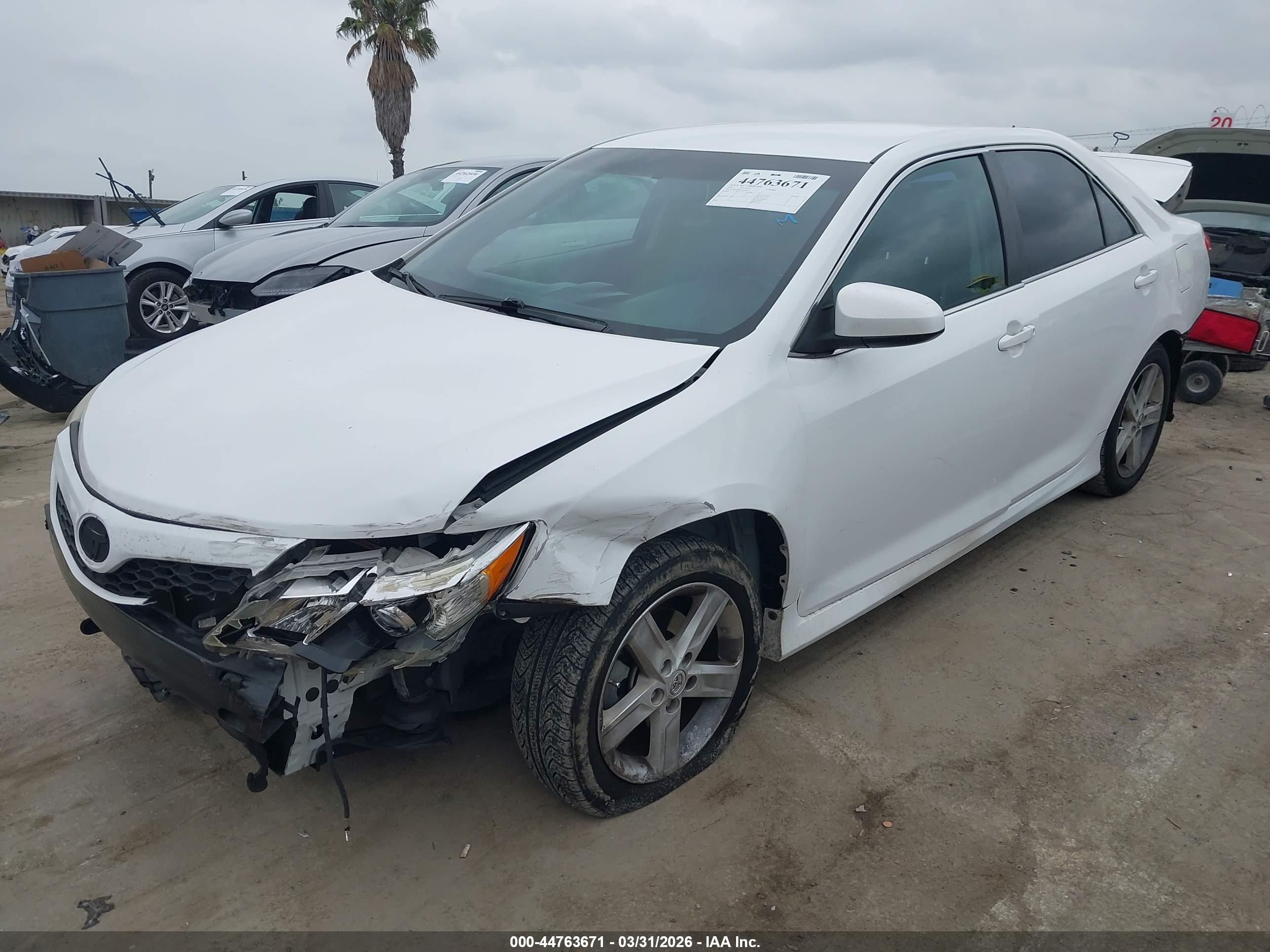 TOYOTA CAMRY image 2