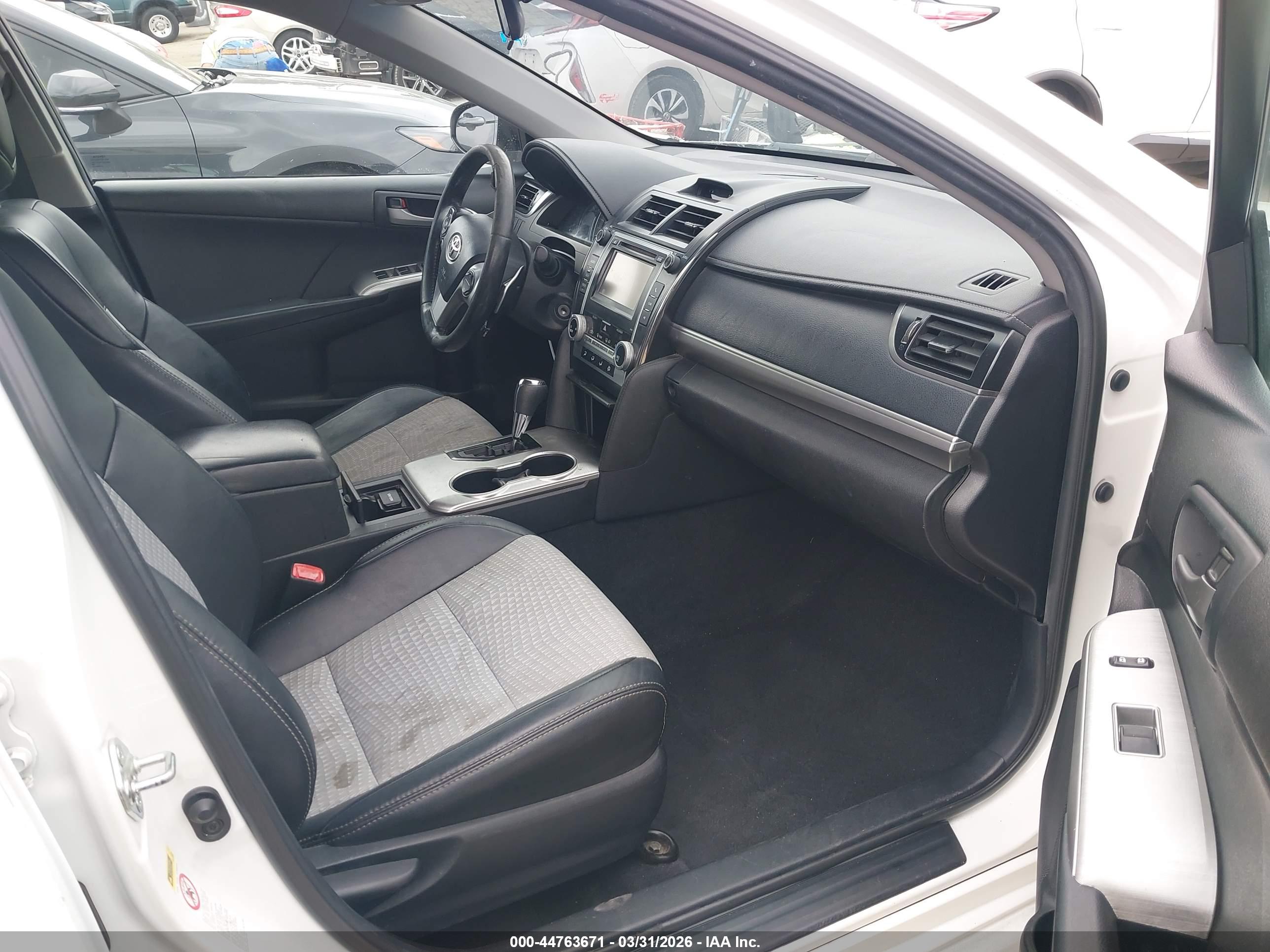 TOYOTA CAMRY image 5