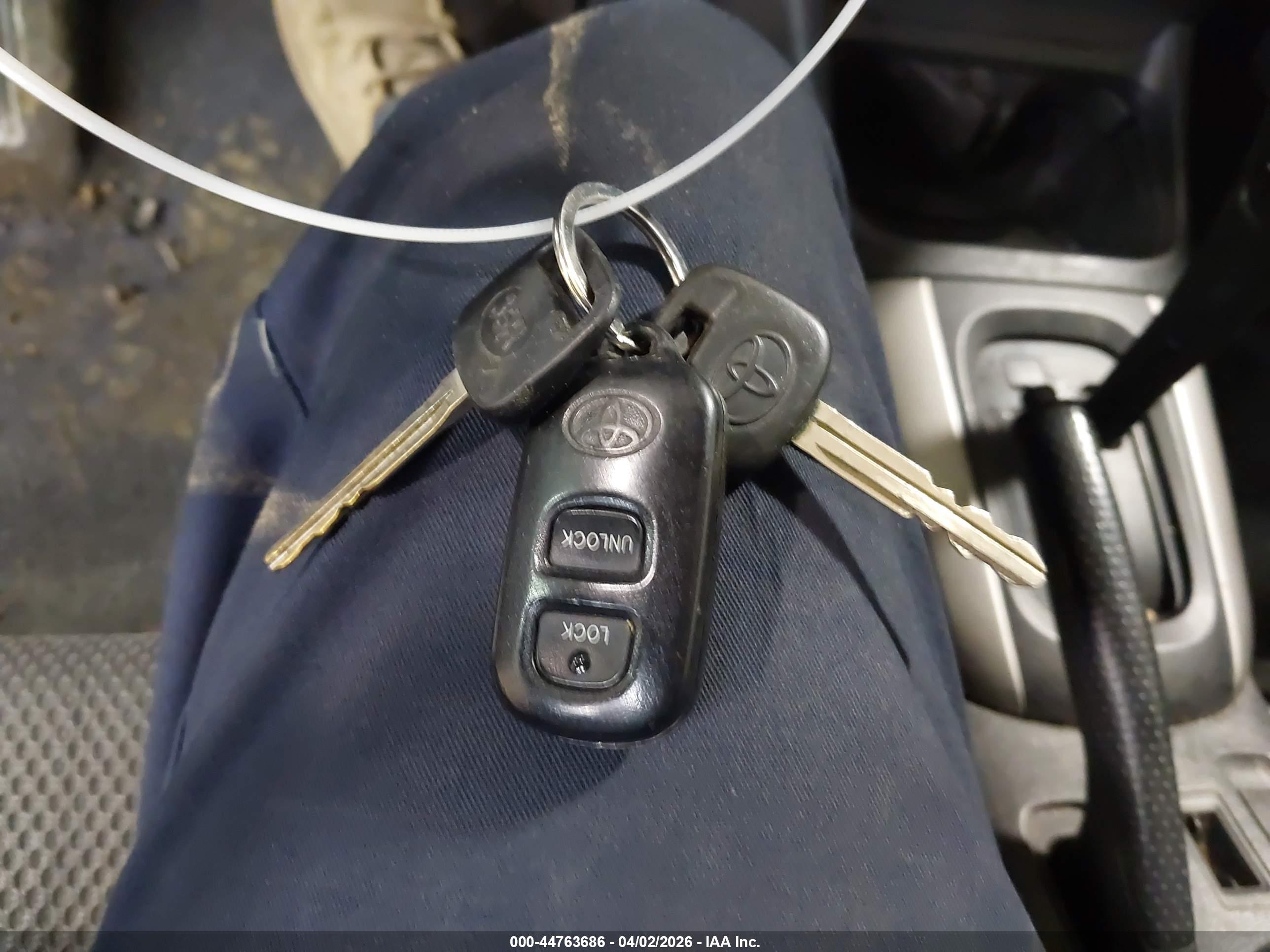 TOYOTA RAV4 image 11
