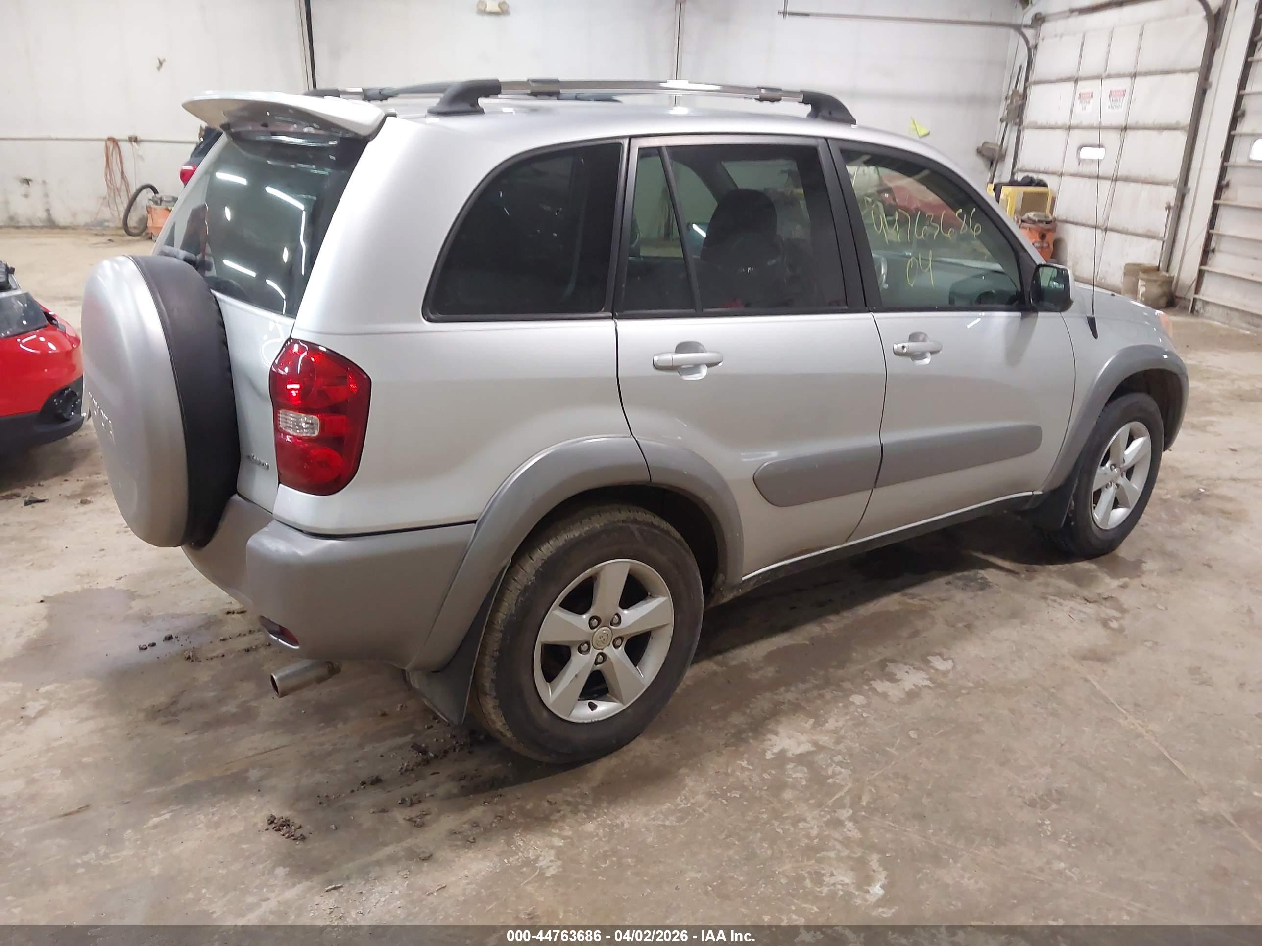 TOYOTA RAV4 image 4
