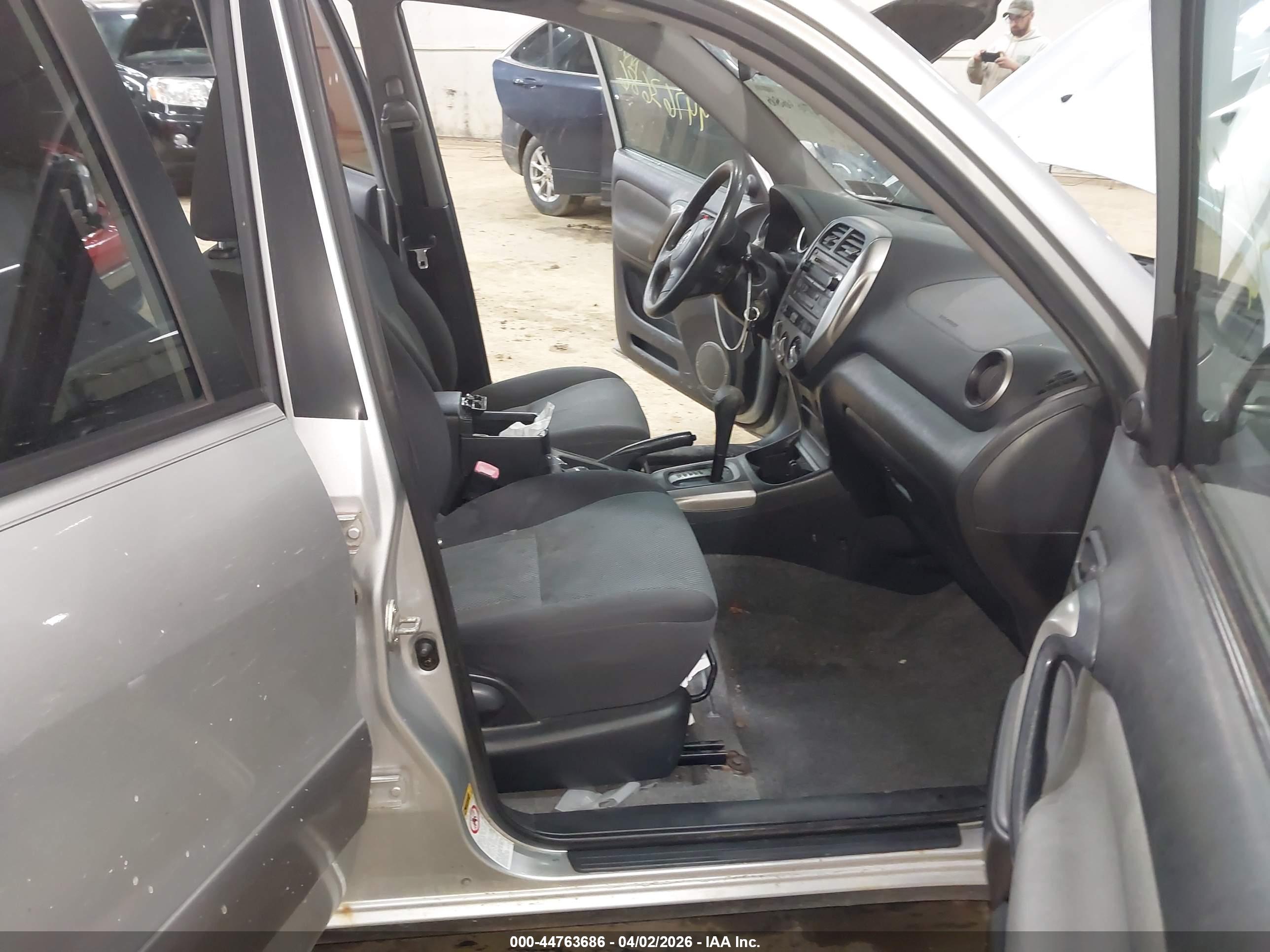 TOYOTA RAV4 image 5