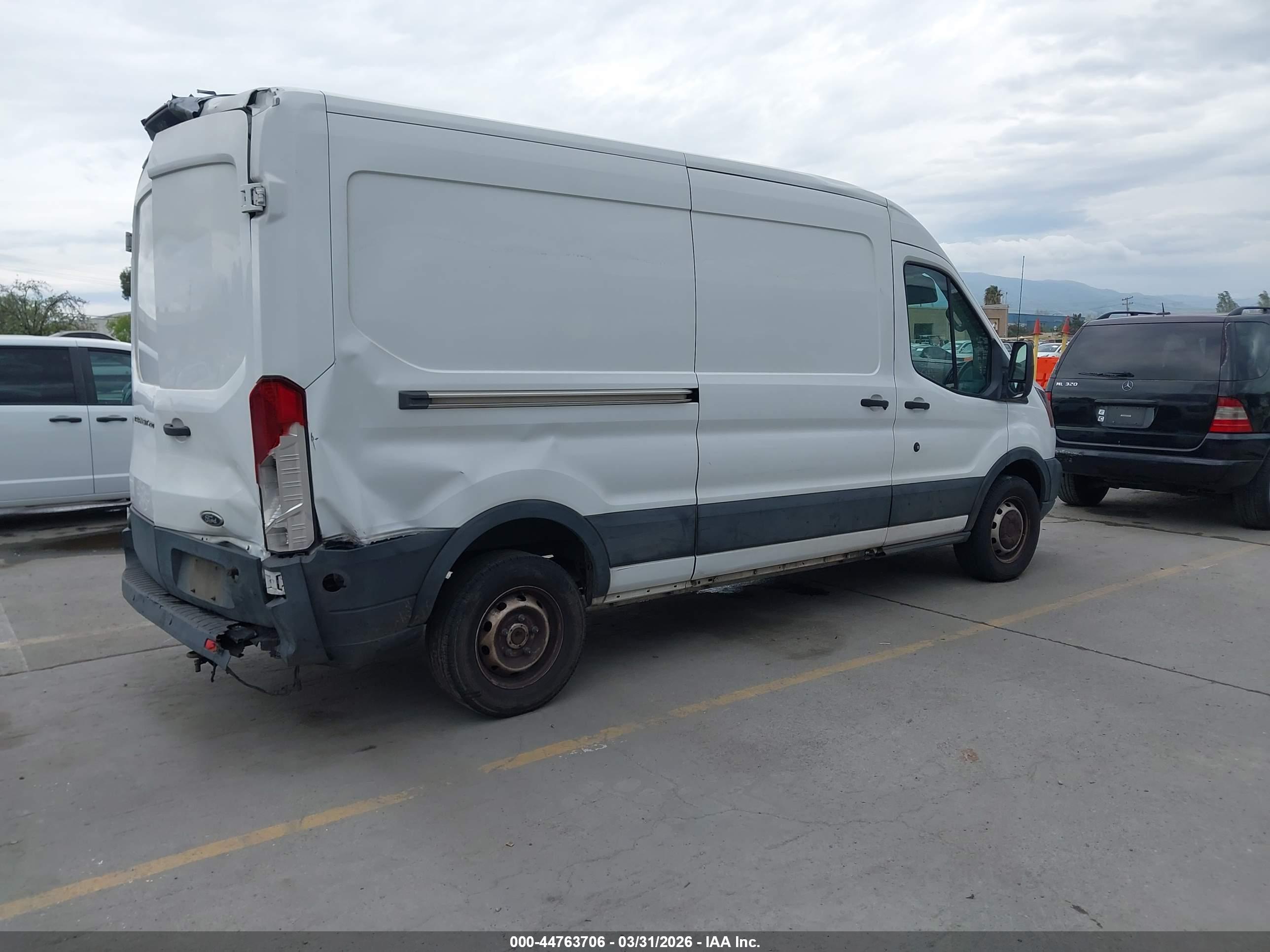 FORD TRANSIT-250 image 4