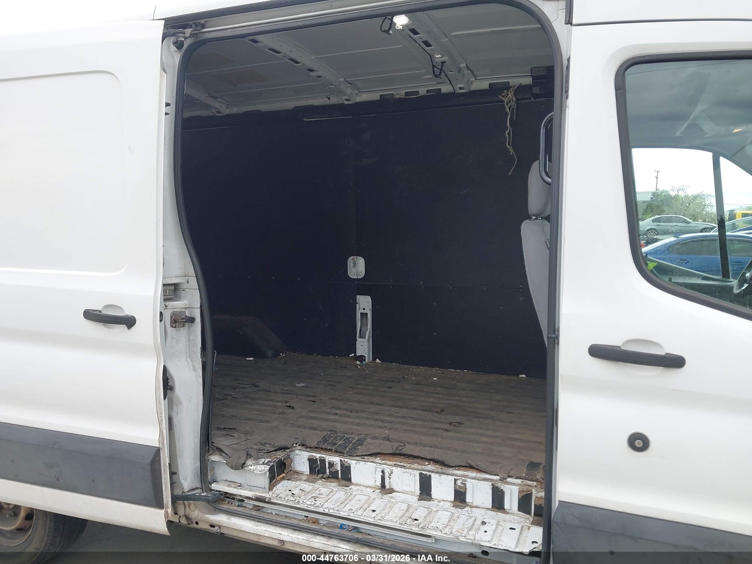 FORD TRANSIT-250 image 8