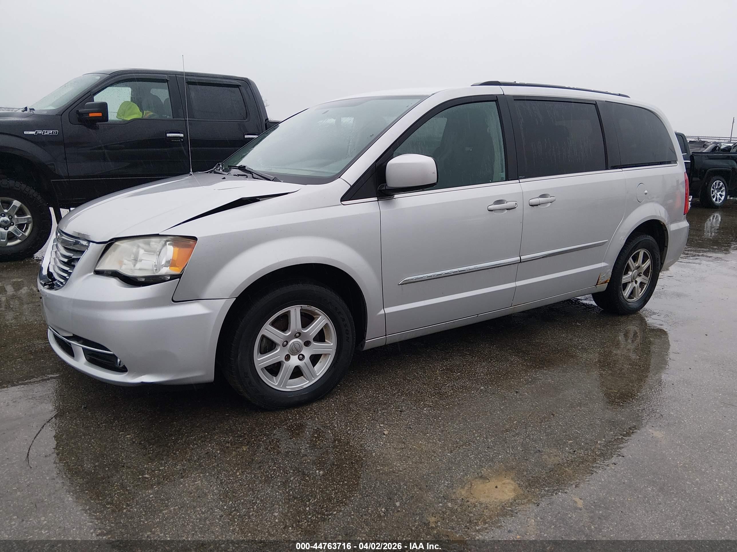 CHRYSLER TOWN image 2