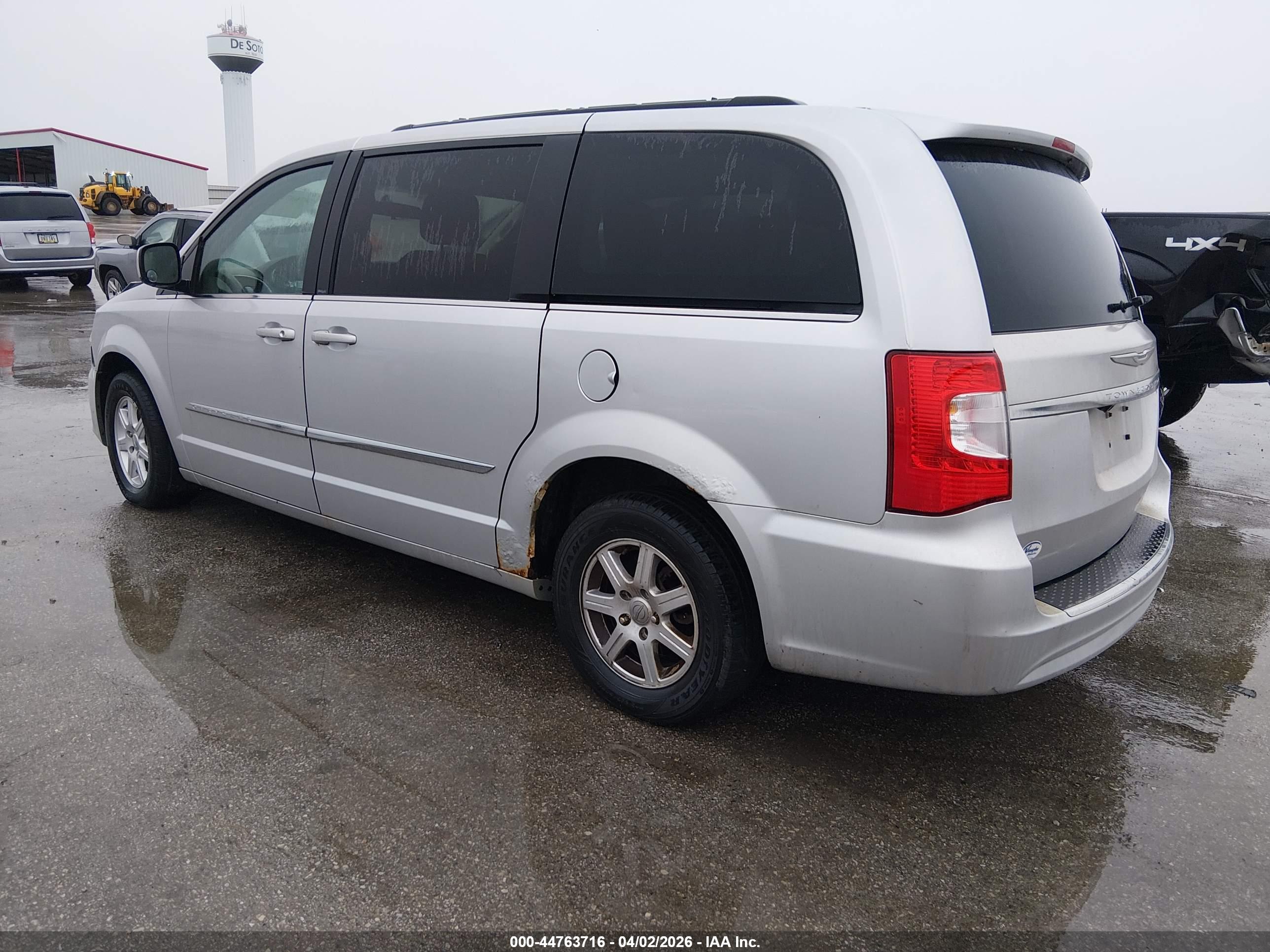 CHRYSLER TOWN image 3