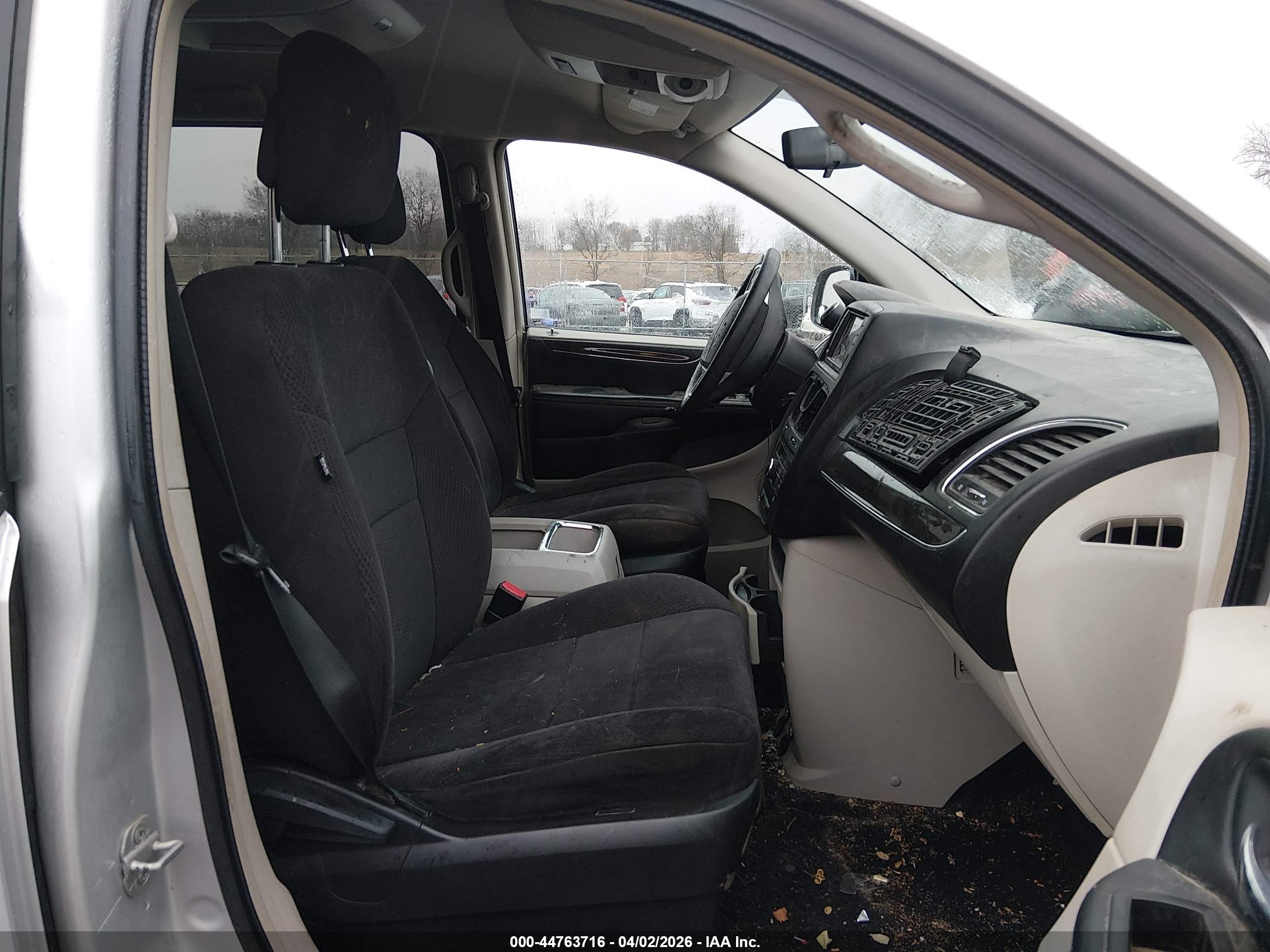 CHRYSLER TOWN image 5