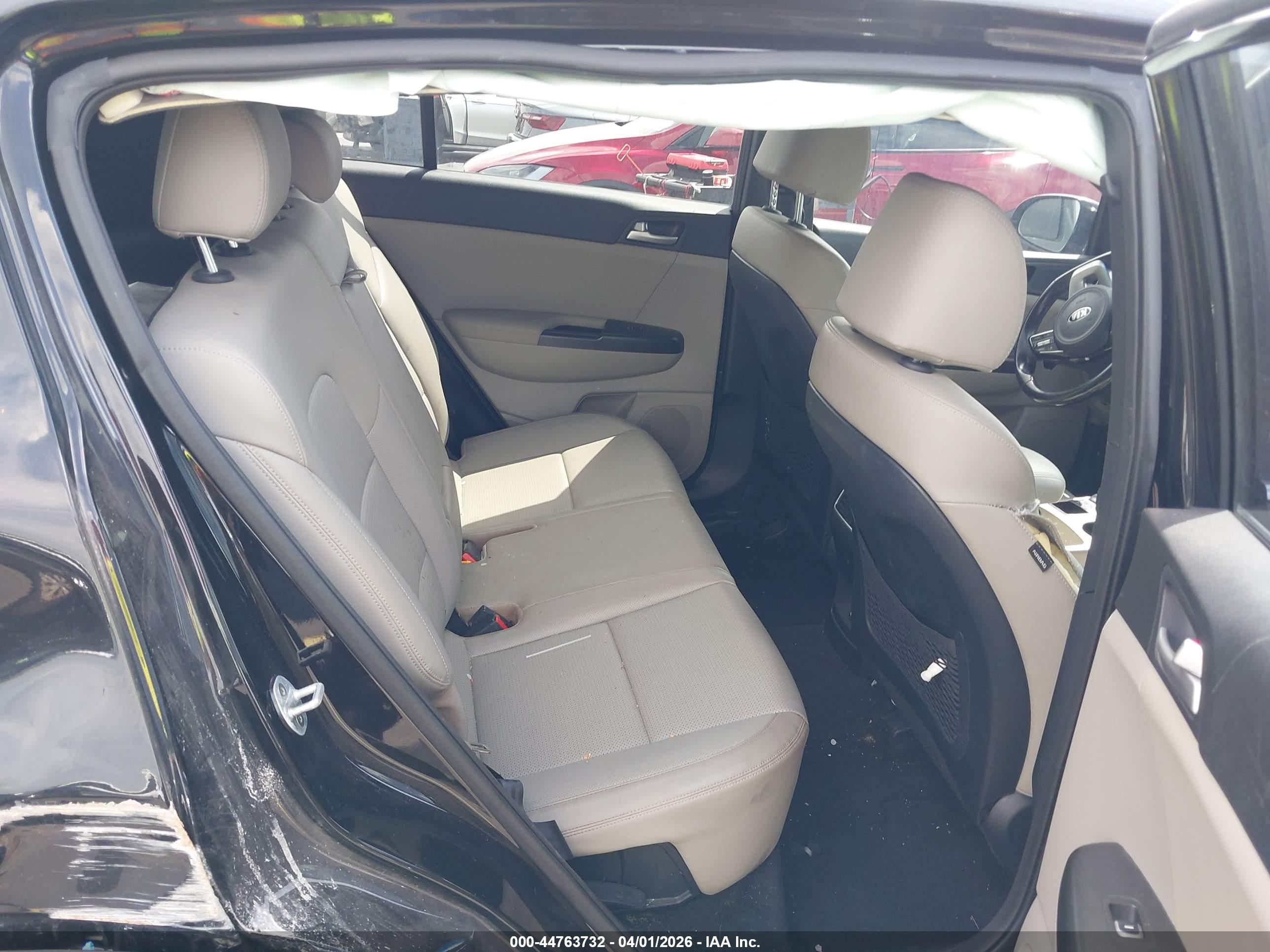 KIA SPORTAGE image 8
