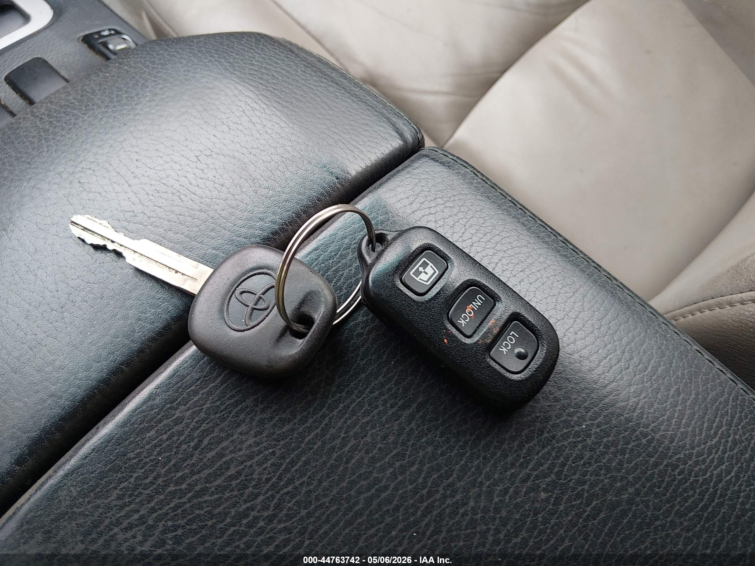 TOYOTA 4RUNNER image 11