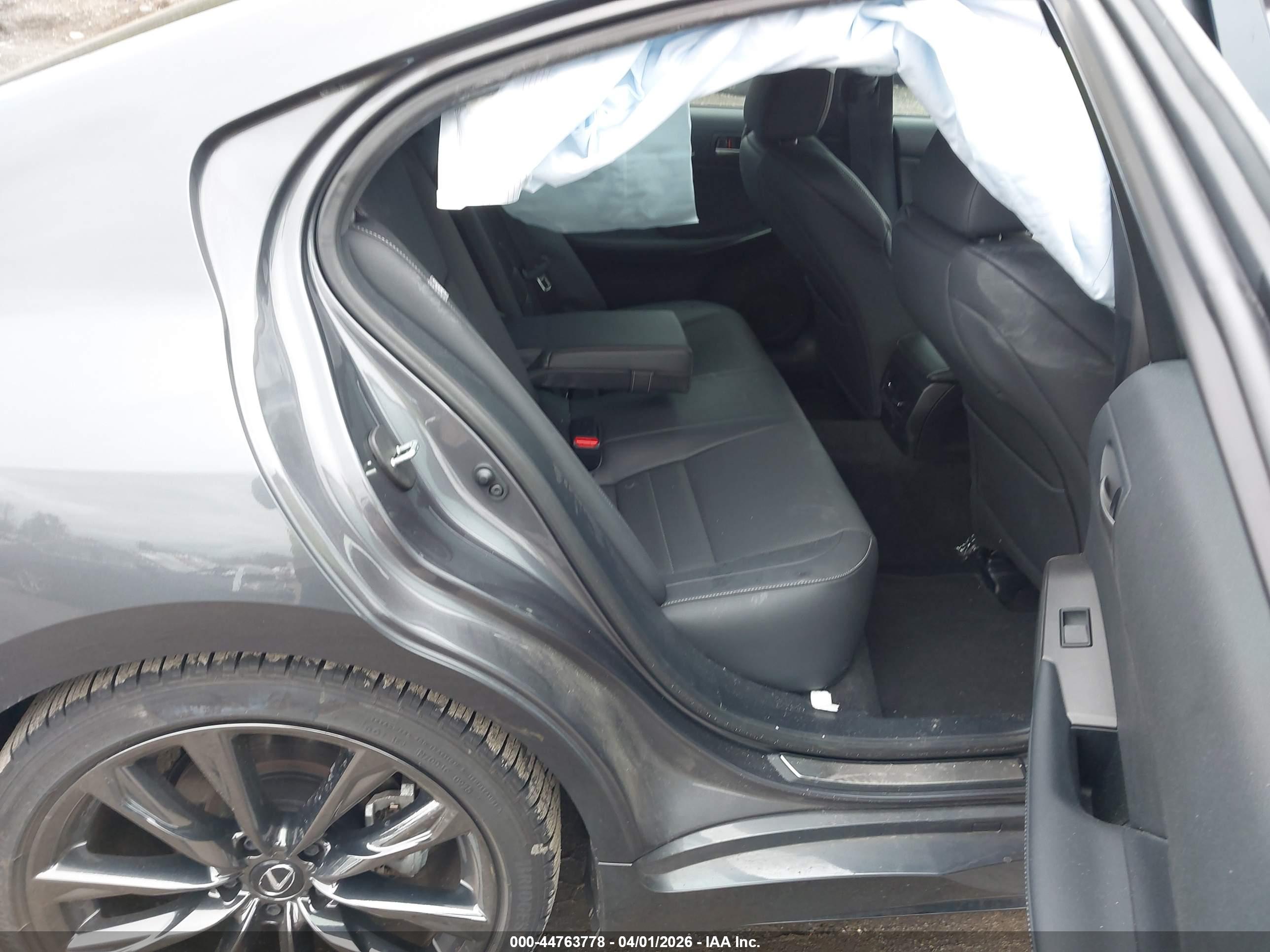 LEXUS IS image 8