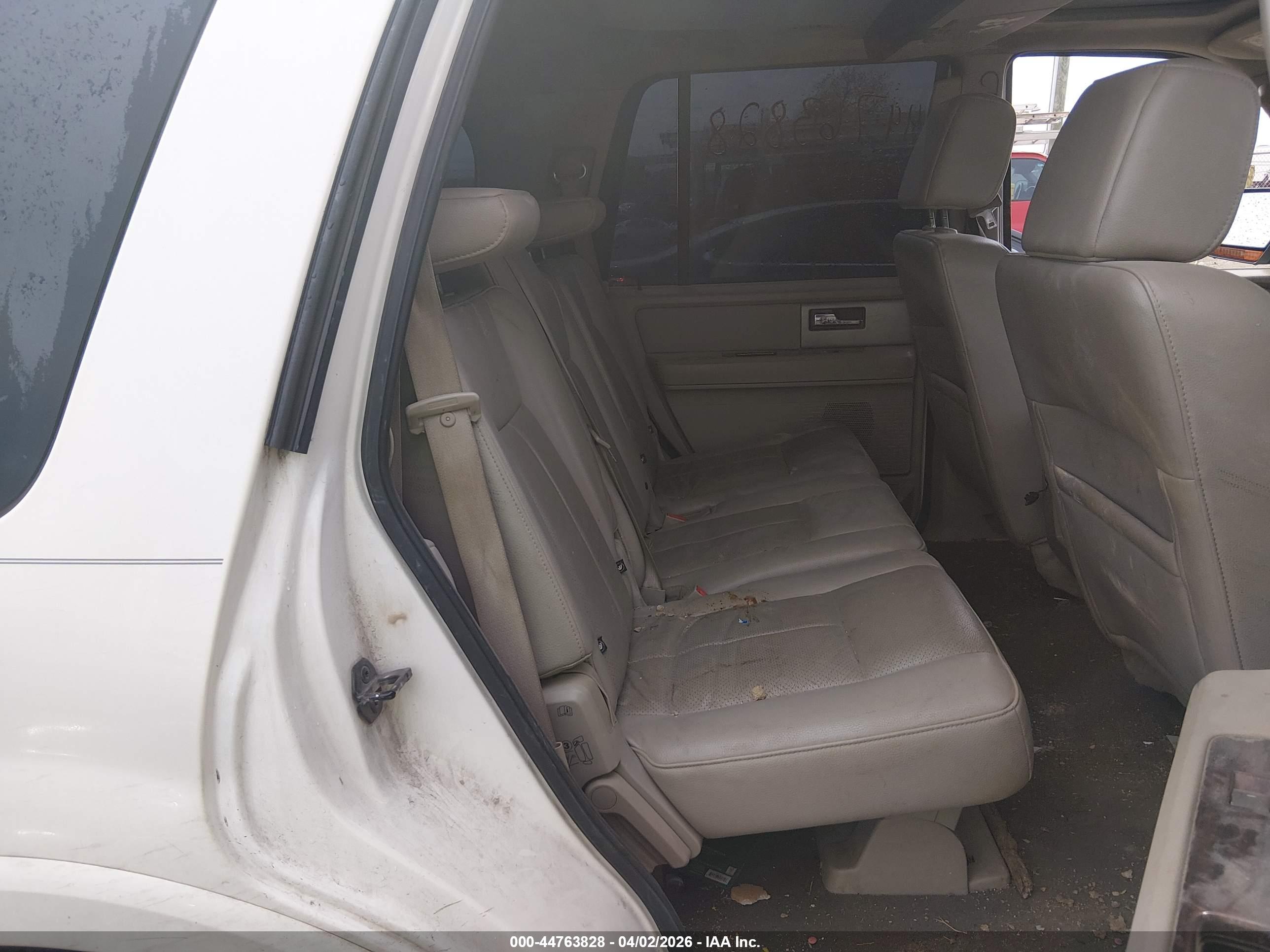 FORD EXPEDITION image 8