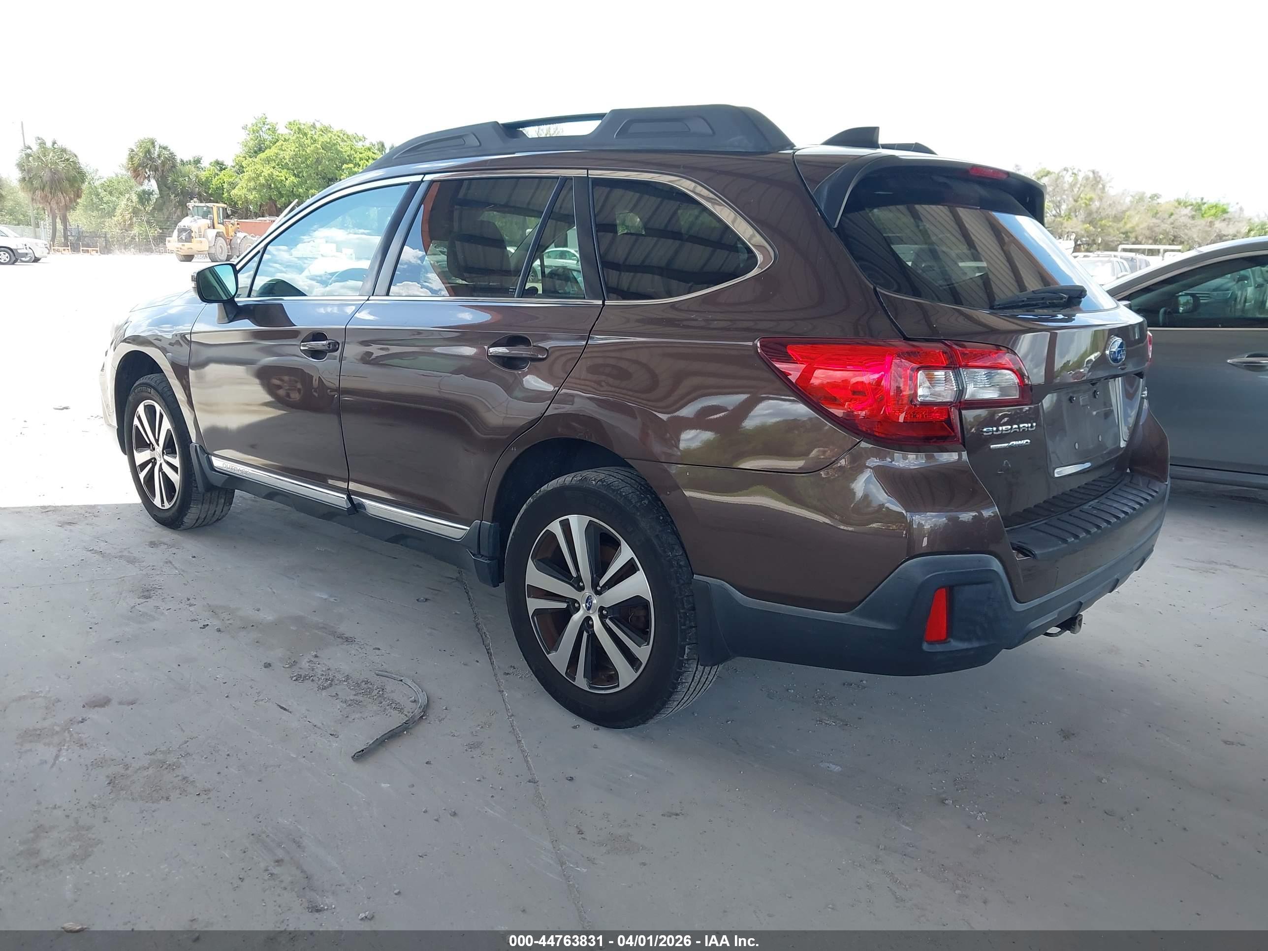 SUBARU OUTBACK image 3