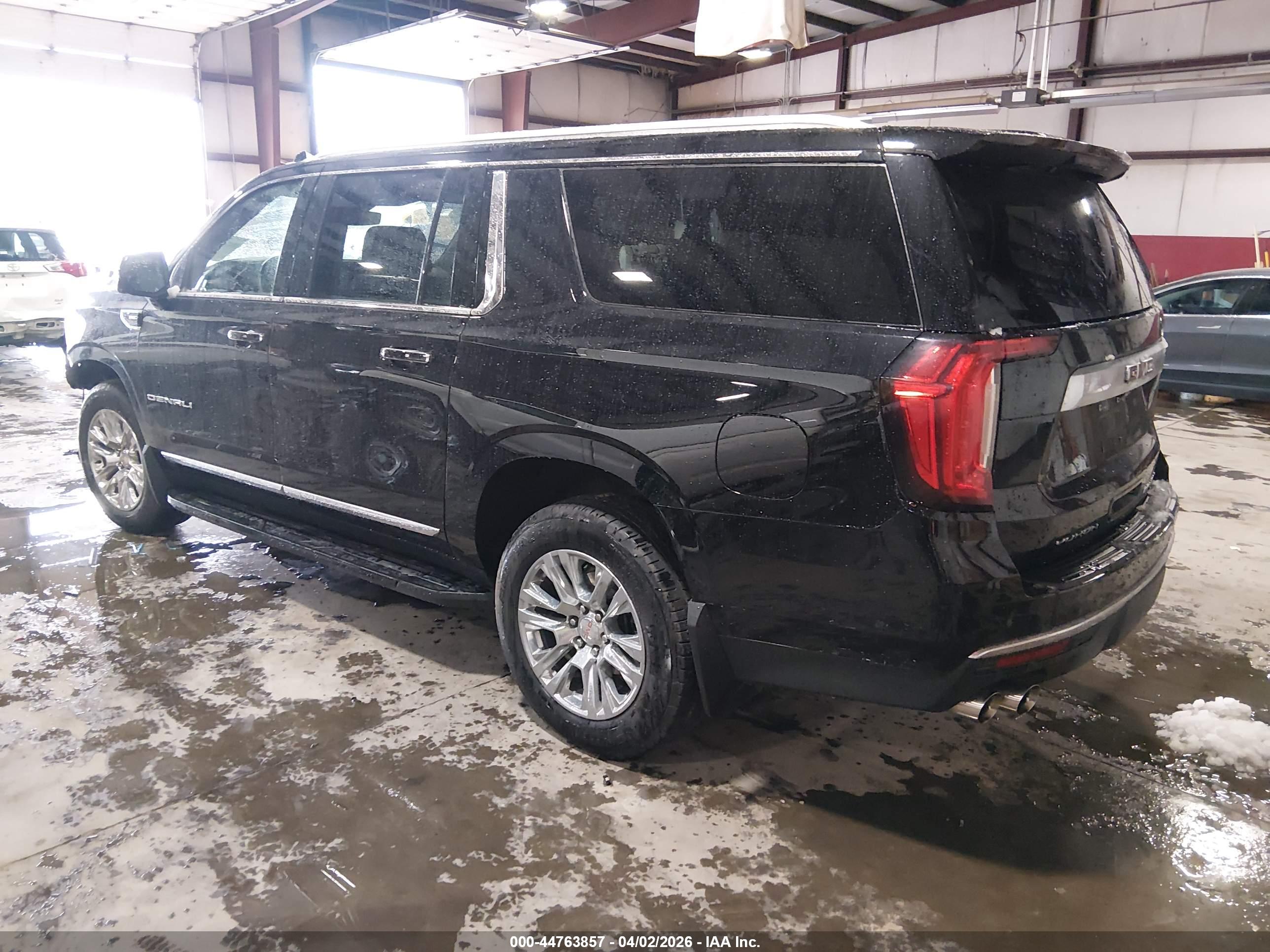 GMC YUKON image 3