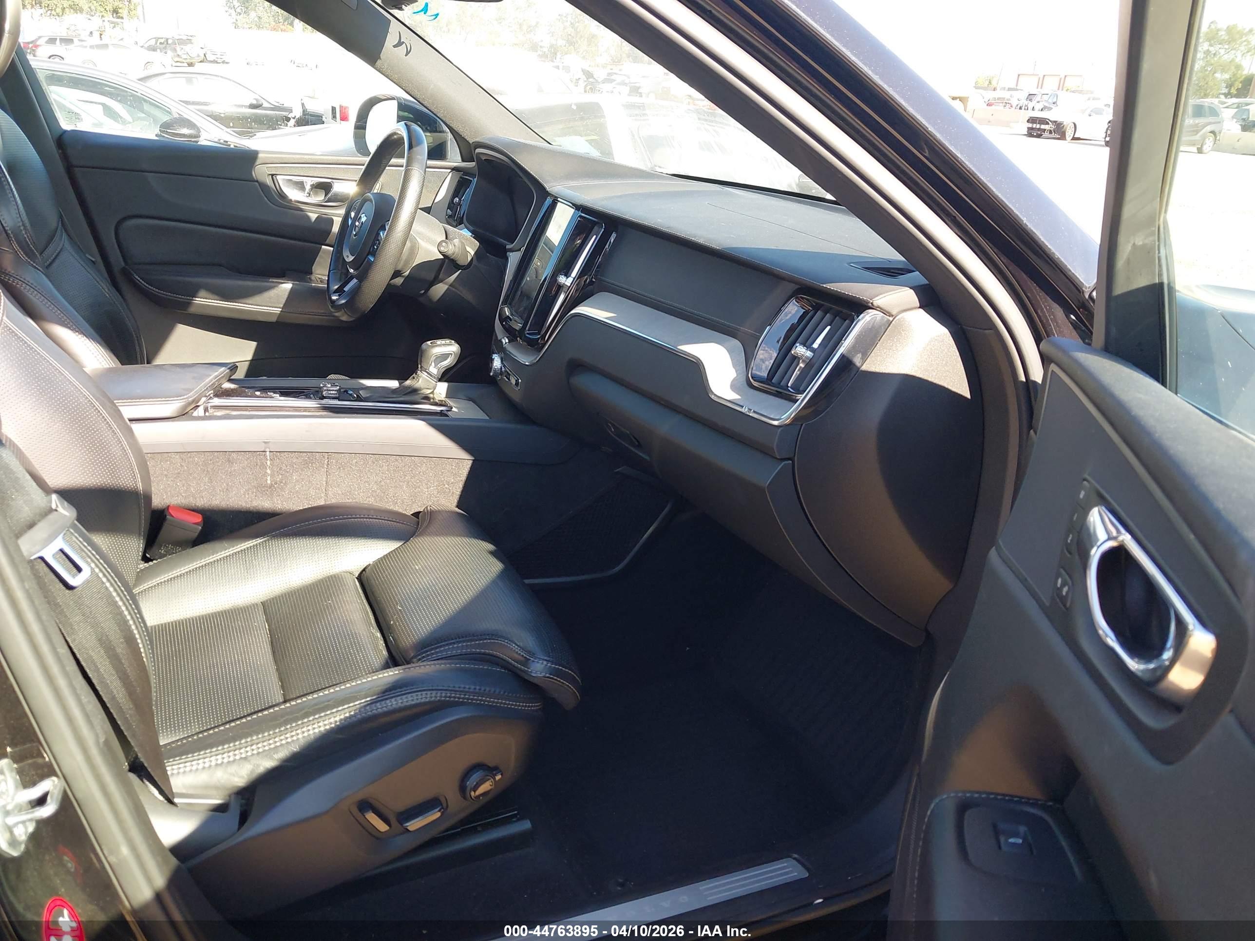 VOLVO XC60 image 5