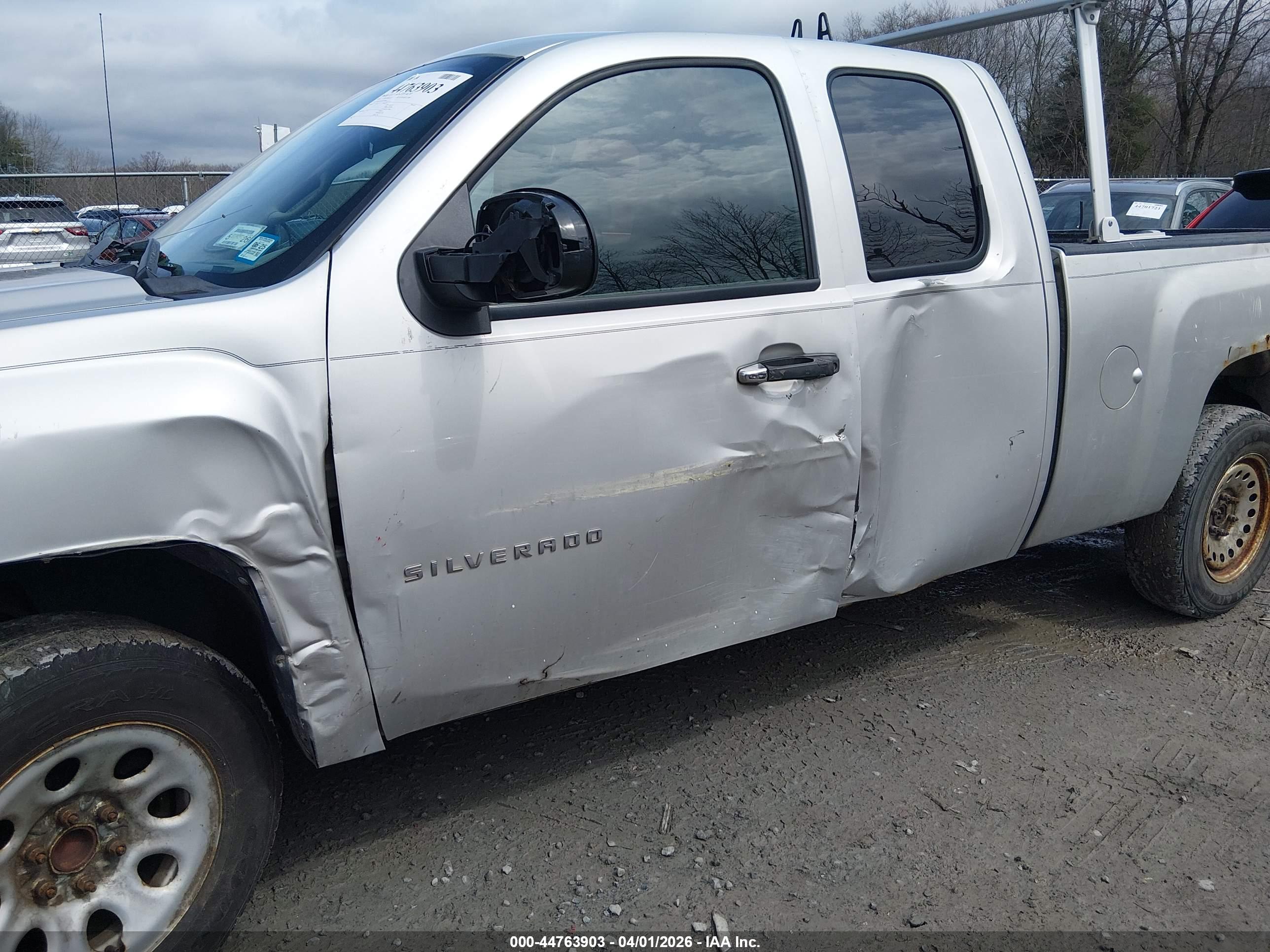 CHEVROLET SILVERADO image 6